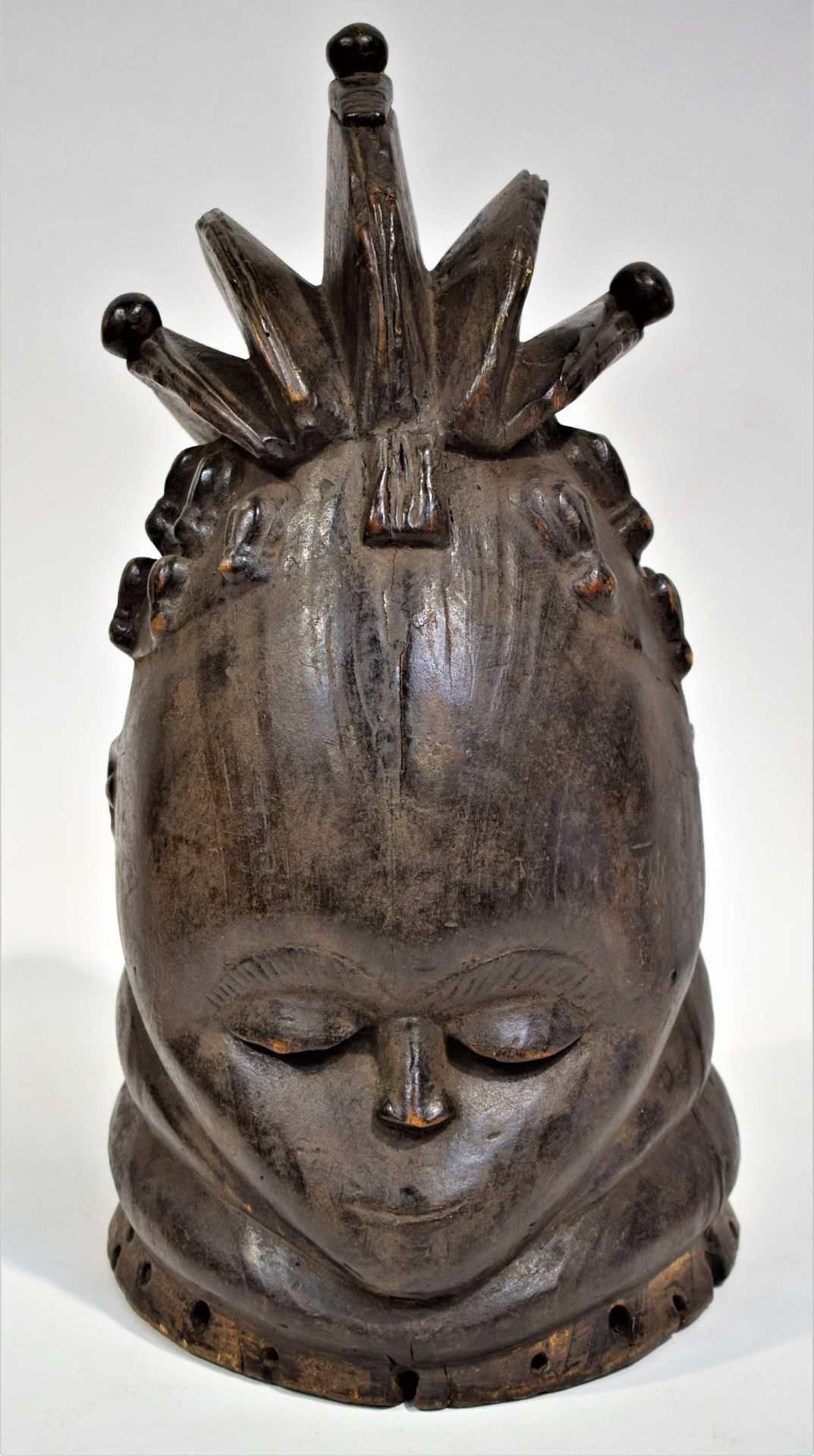Null (SIERRA LEONE) Masque MENDE, lié aux rites d'initiation Bundu, hauteur : 45&hellip;