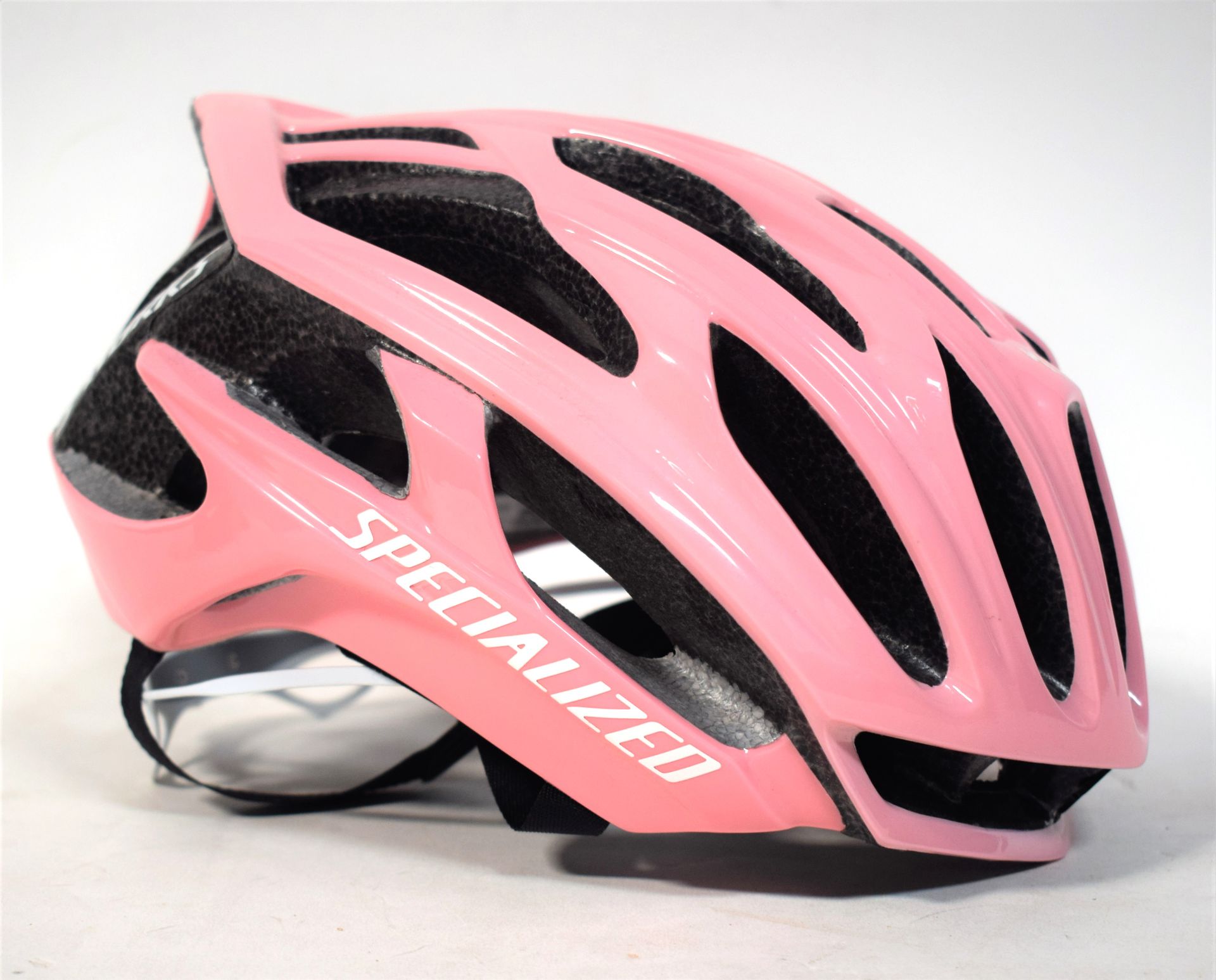 Null (自行车)卢森堡职业自行车手Bob JUNGELS(快步车队)的头盔，在2019年环意自行车赛中佩戴，粉色，状态良好，品牌为Specialized。
&hellip;