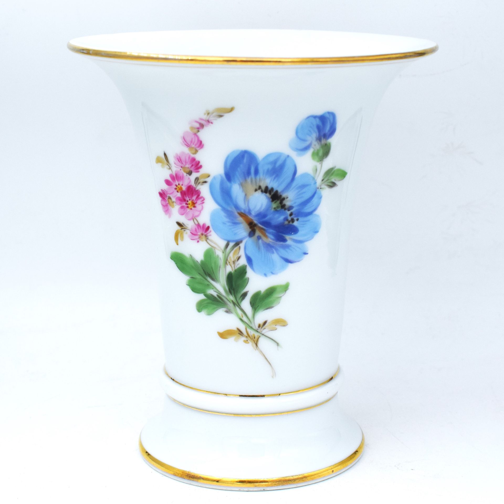 Null MEISSEN : Small porcelain vase MEISSEN with flowers on 2 sides and golden b&hellip;