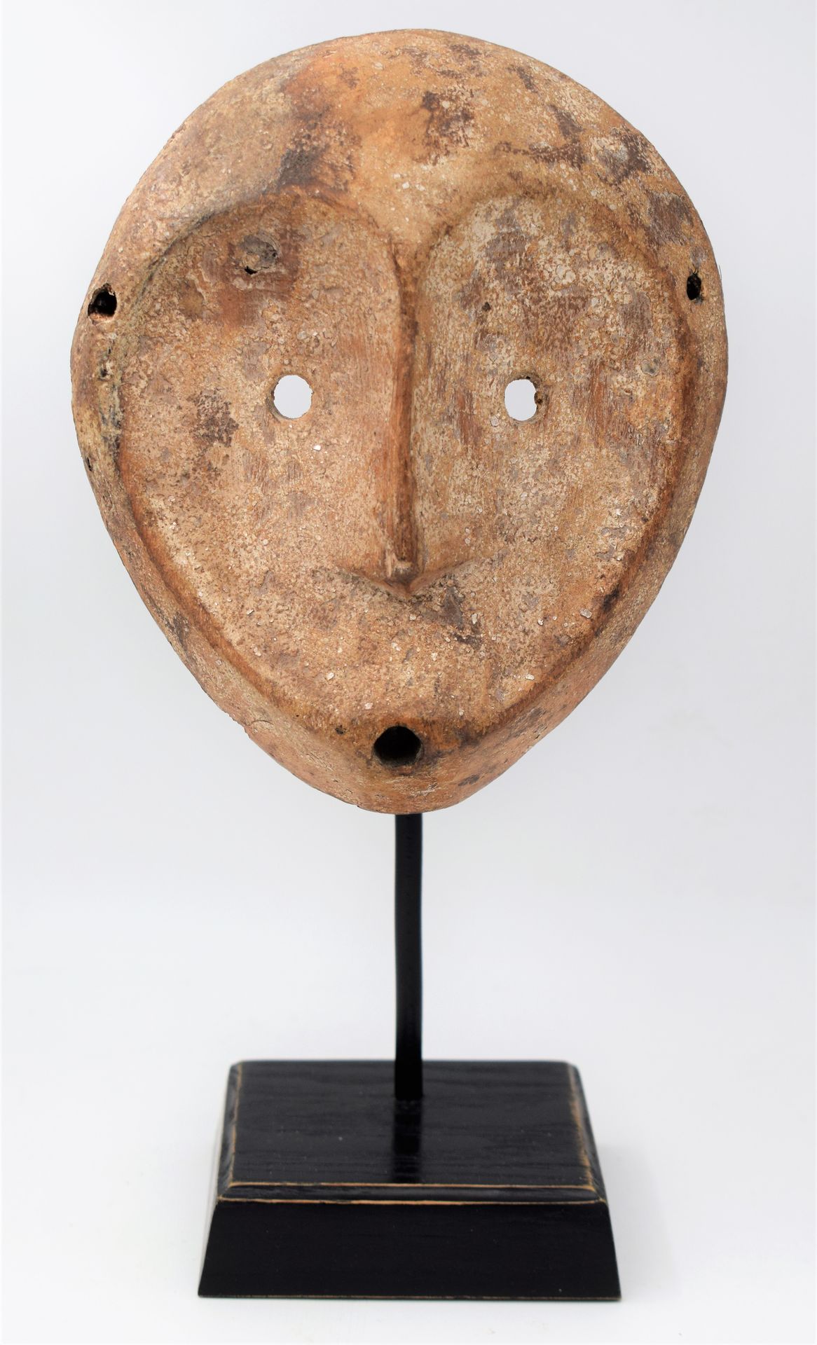 Null (KONGO) LEGA-Maske, 20. Jahrhundert, maßgefertigter Sockel, Eigentum eines &hellip;