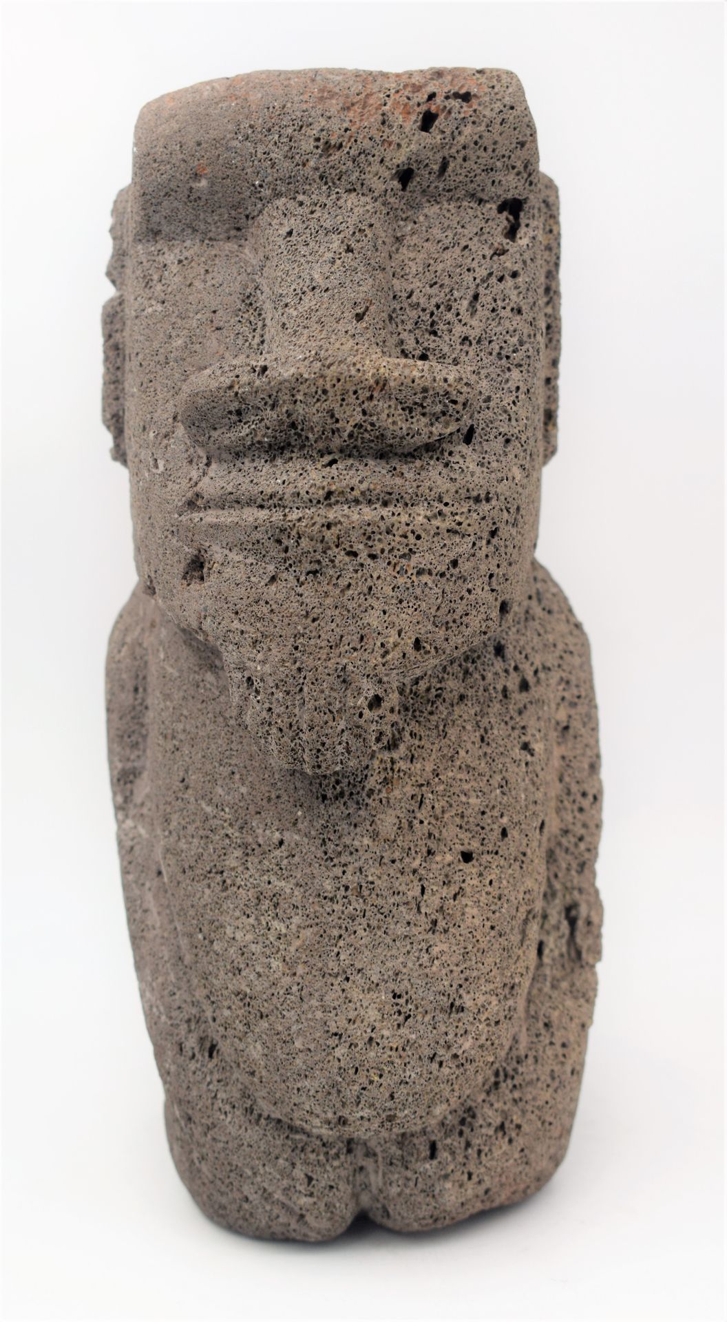 Null (FOSSILE) Estatua de piedra de lava que representa un MOAI de la Isla de Pa&hellip;