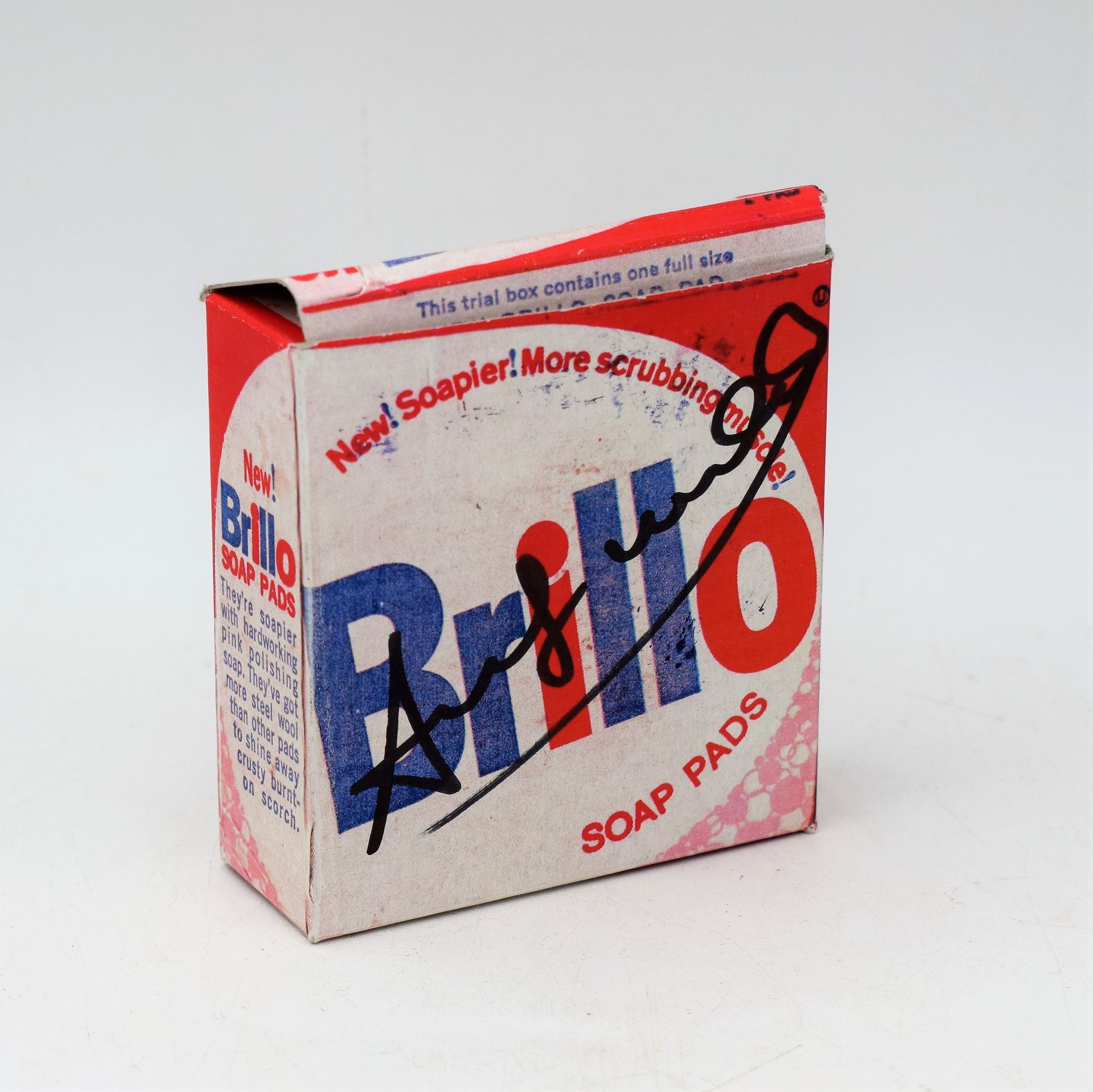 Null Andy WARHOL (after), Brillo Soap Pads, bears a signature in black marker an&hellip;