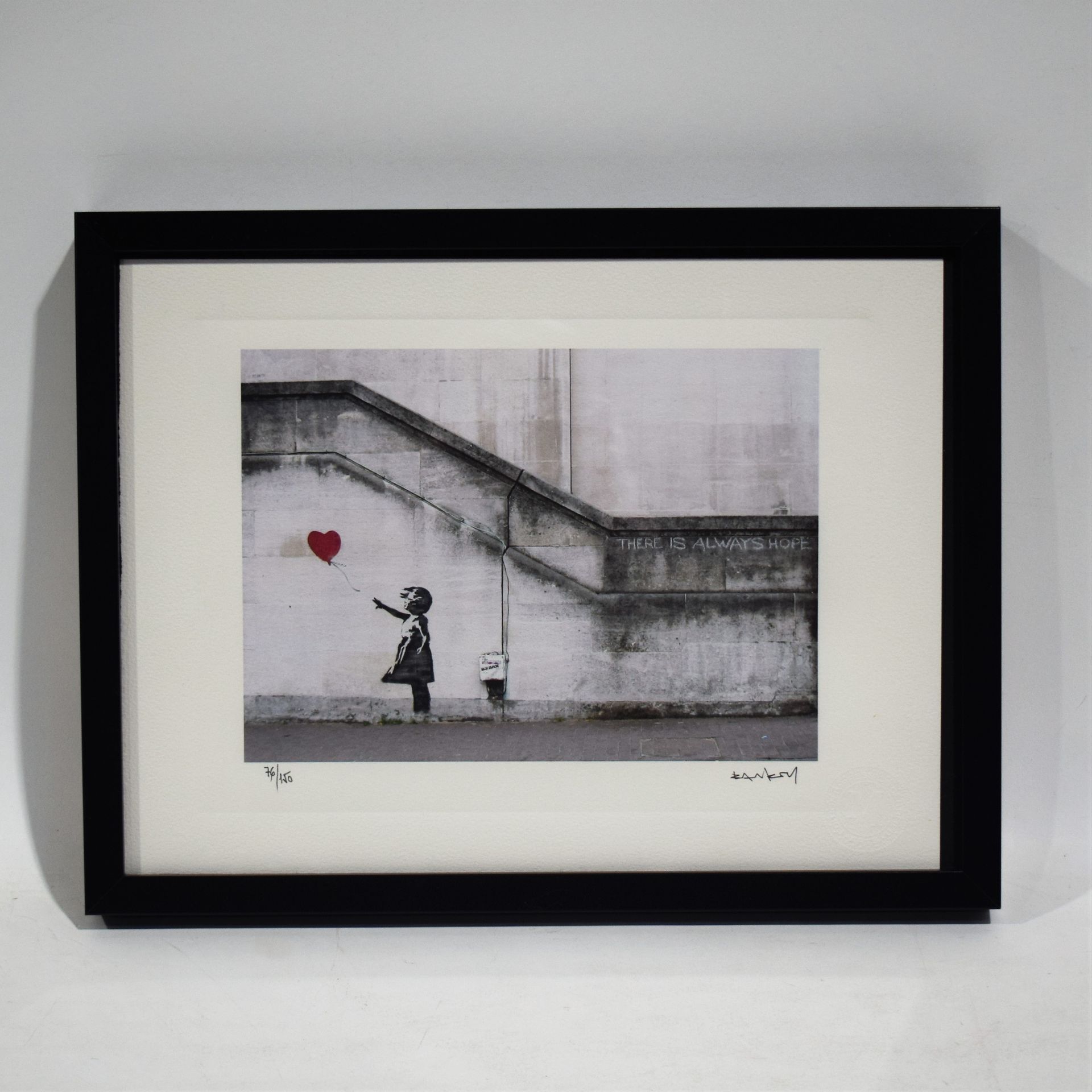 Null BANKSY (d'après), Girl with red Balloon (2014), Sérigraphie, justifiée 76/1&hellip;