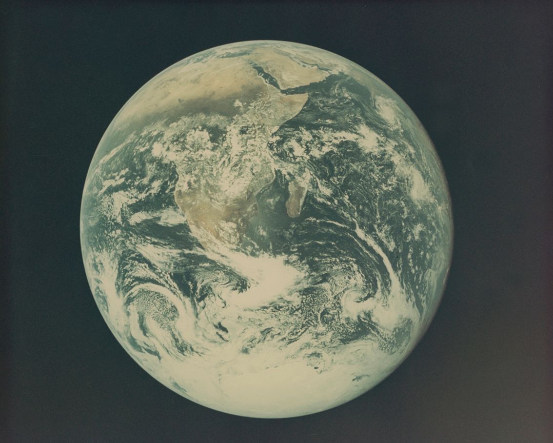 Null (NASA。稀有。蓝色大理石。APOLLO 17)阿波罗17号任务。阿波罗17号任务的船员在前往月球的途中拍摄的地球的历史性景观。这张照片被称为 "蓝&hellip;
