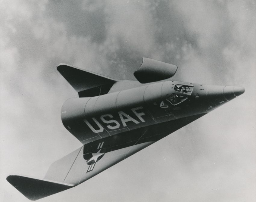 Null (NASA. X-20) 艺术家对X-20实验飞机重返地球大气层时的看法。1963.复古的银质印刷品。背面有打字说明。25.3 x 20.3厘米，有空&hellip;