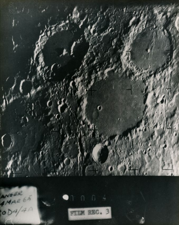 Null (NASA.MOON.RANGER 9)1965年3月21日，RANGER 9探测器拍摄的月球地面接近撞击的漂亮景色。复古的银质印刷品。背面有参考资料&hellip;