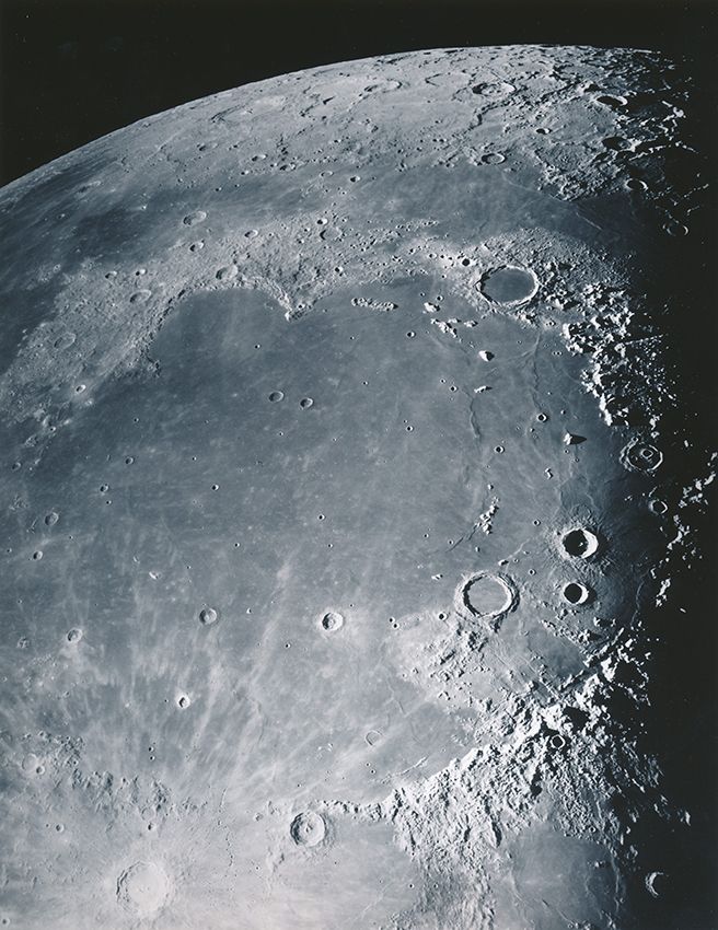 Null (NASA. LUNA. MOUNT WILSON) Una magnifica veduta della superficie lunare sca&hellip;