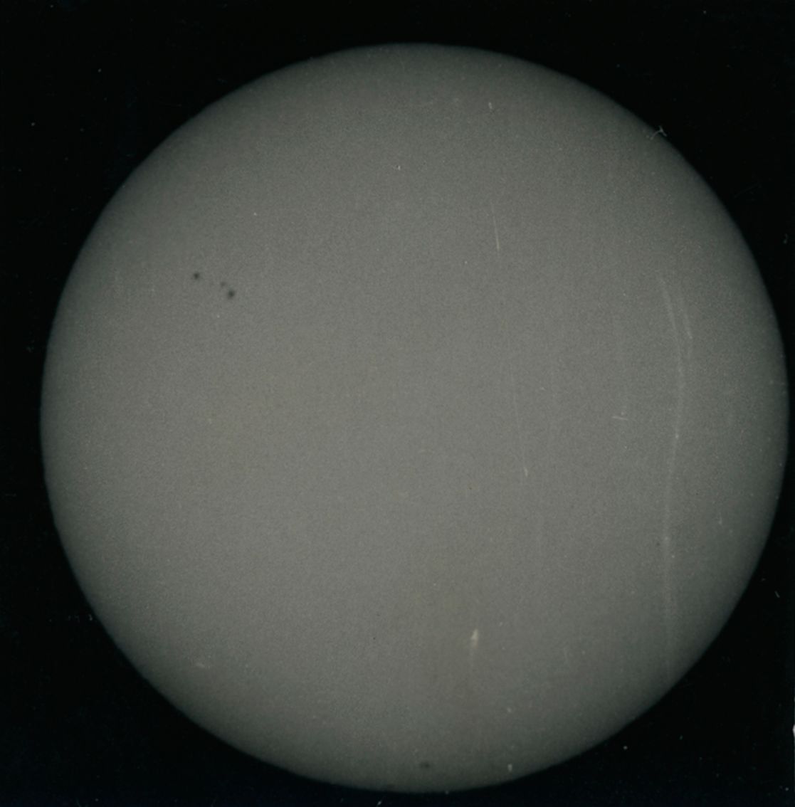 Null (PHOTOGRAPHIE) Belle observation des tâche solaires depuis un observatoire &hellip;