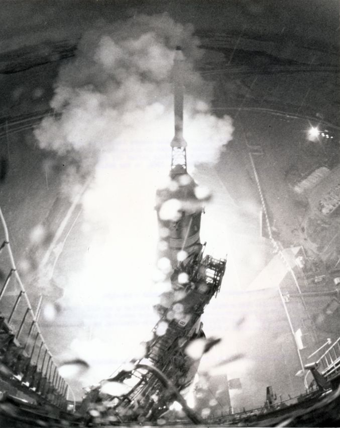 Null (NASA. SATURN V) Partenza del razzo Saturno V il 14 novembre 1969 con a bor&hellip;