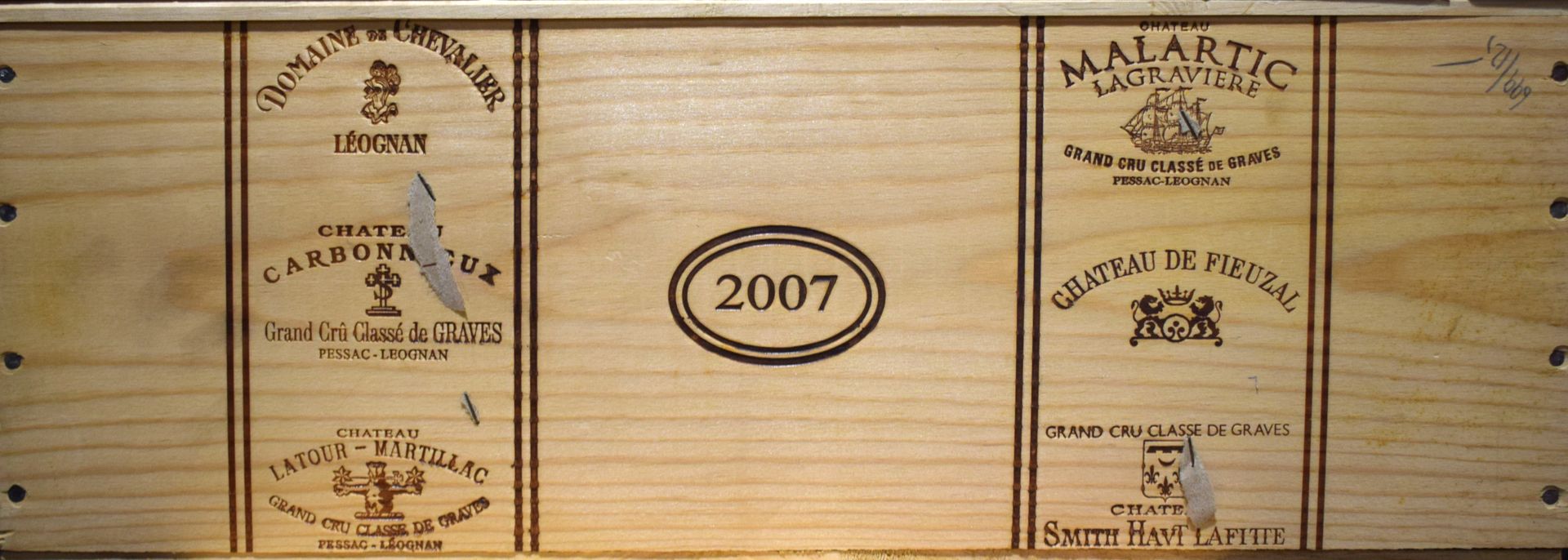 Null (PESSAC-LÉOGNAN) En estuche de madera, lote de 12 botellas (6 x 2 botellas)&hellip;