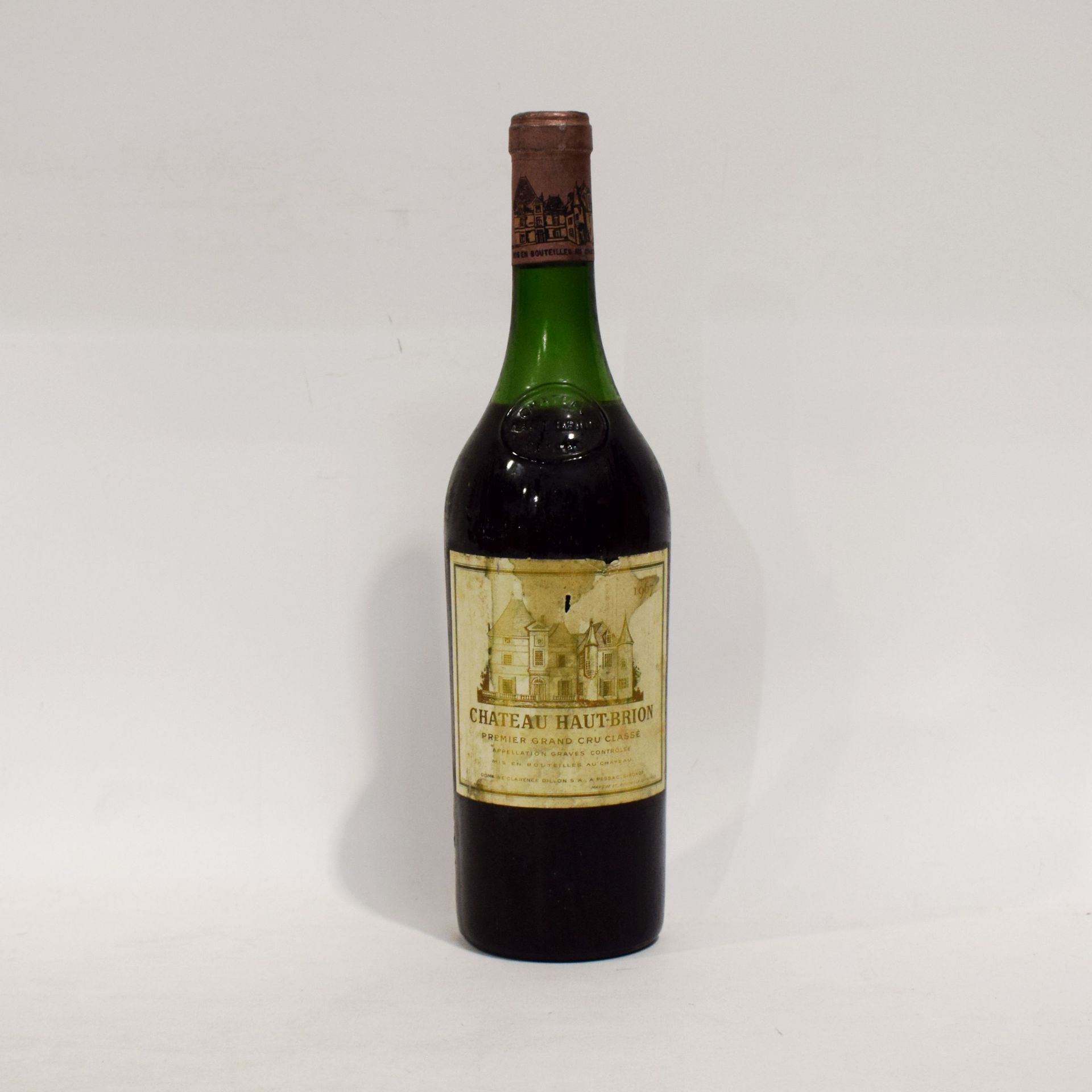 Null (PESSAC-LEOGNAN) Bottle of Château HAUT-BRION, Grand Cru classé de l'Appell&hellip;