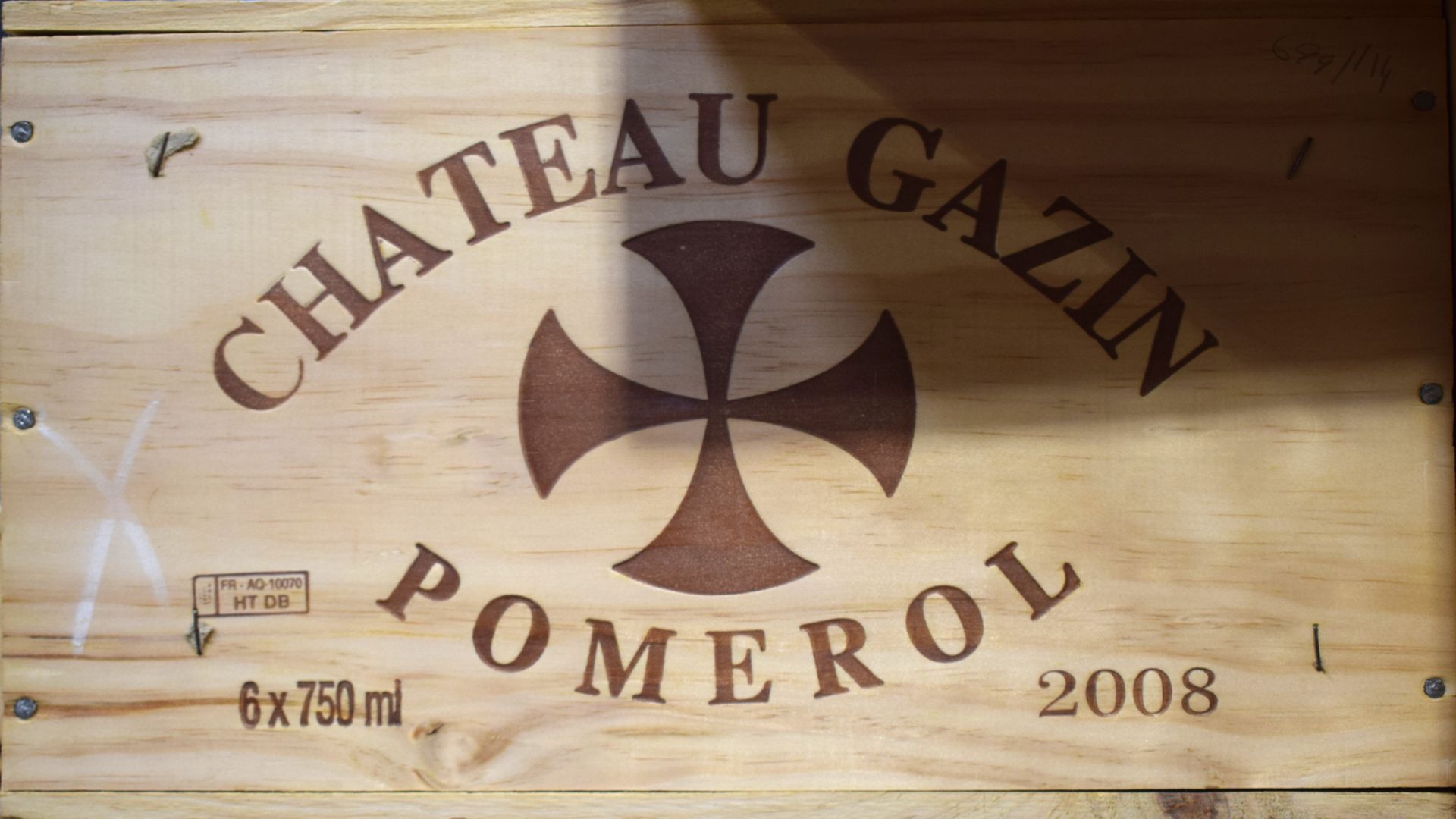 Null (POMEROL)木箱中，一套6瓶的Chateau GAZIN, Appellation Pomerol, Red, Vintage 2008。