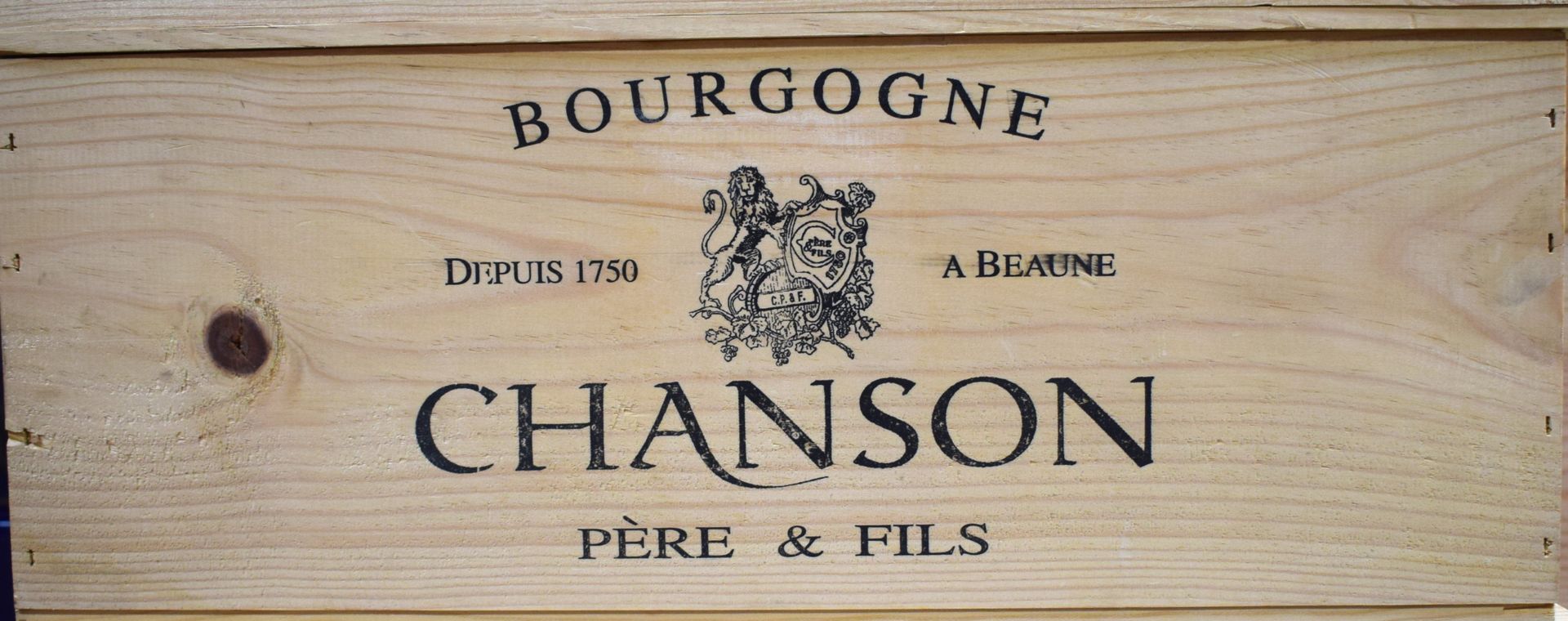Null (SAVIGNY-LÈS-BEAUNE)木箱中，一套12瓶SAVIGNY-LÈS-BEAUNE，来自CHANSON Père Fils酒庄，1级酒庄H&hellip;