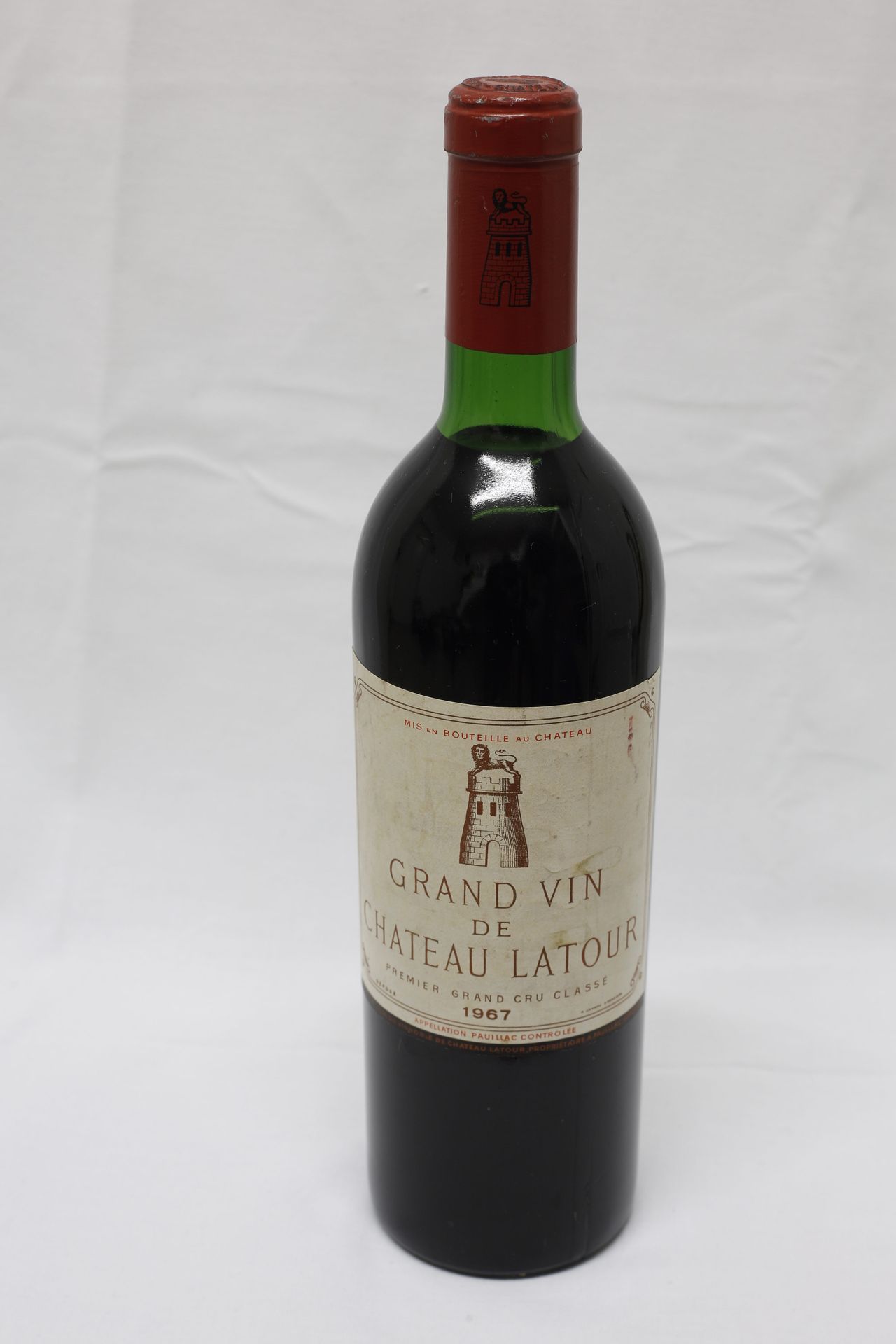 Null (PAUILLAC) Bottle of Château LATOUR, Vintage 1967, Appellation Pauillac, ne&hellip;