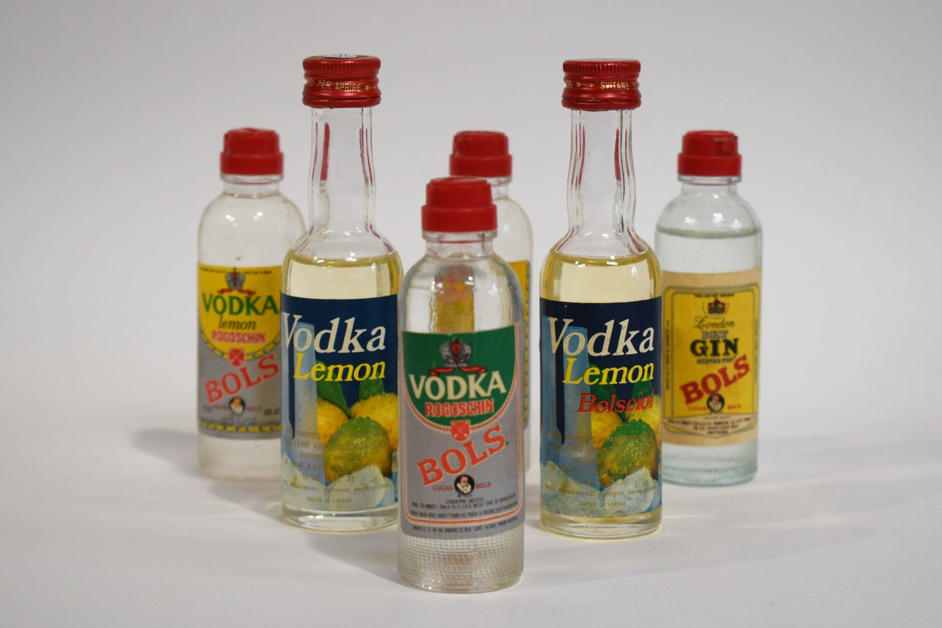 Null Réunion de 6 mignonettes anciennes de Vodka dont 4 Lemon + 1 Gin (BOLS)
