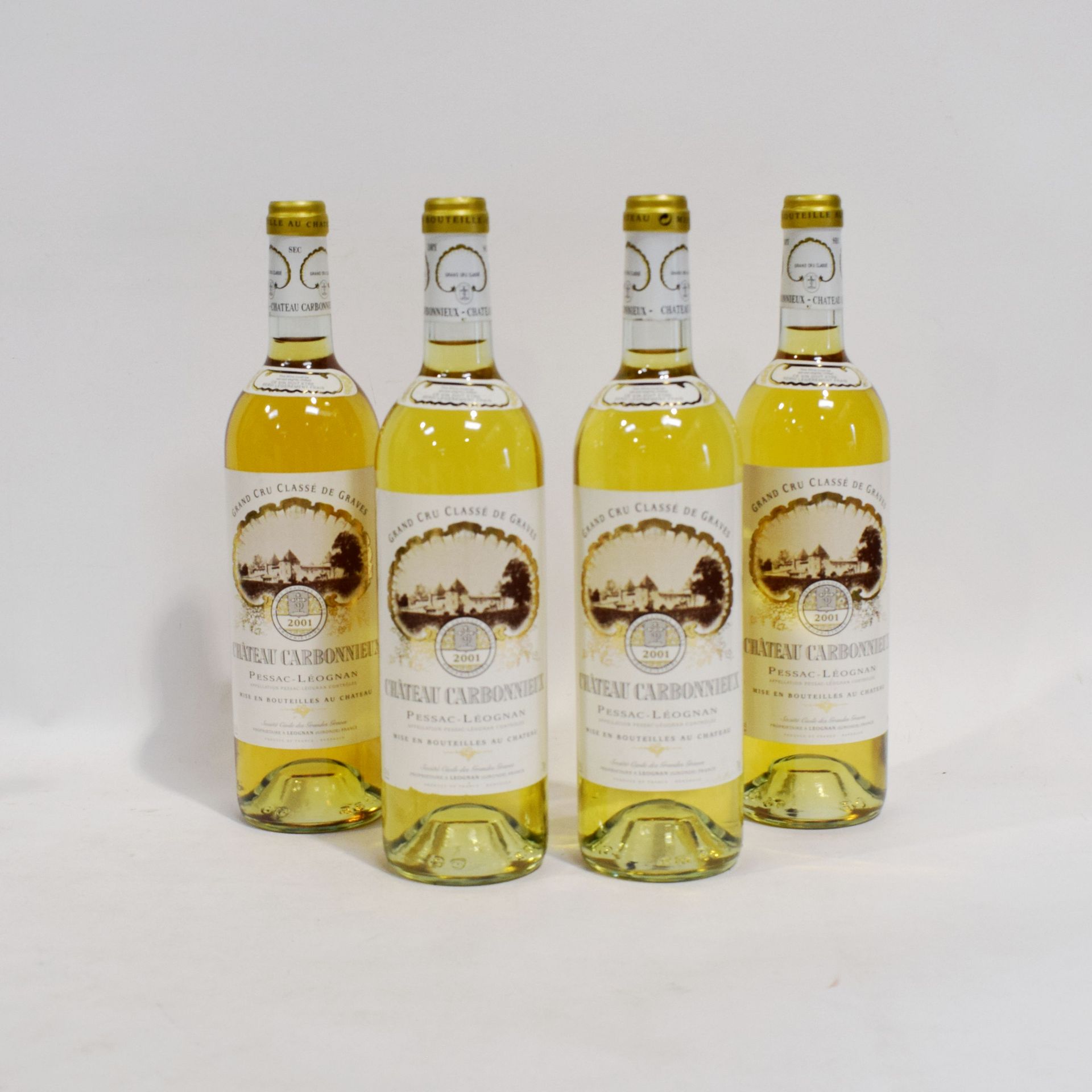 Null (PESSAC) Ensemble de 4 bouteilles du Château CARBONNIEUX, Grand Cru Classé &hellip;