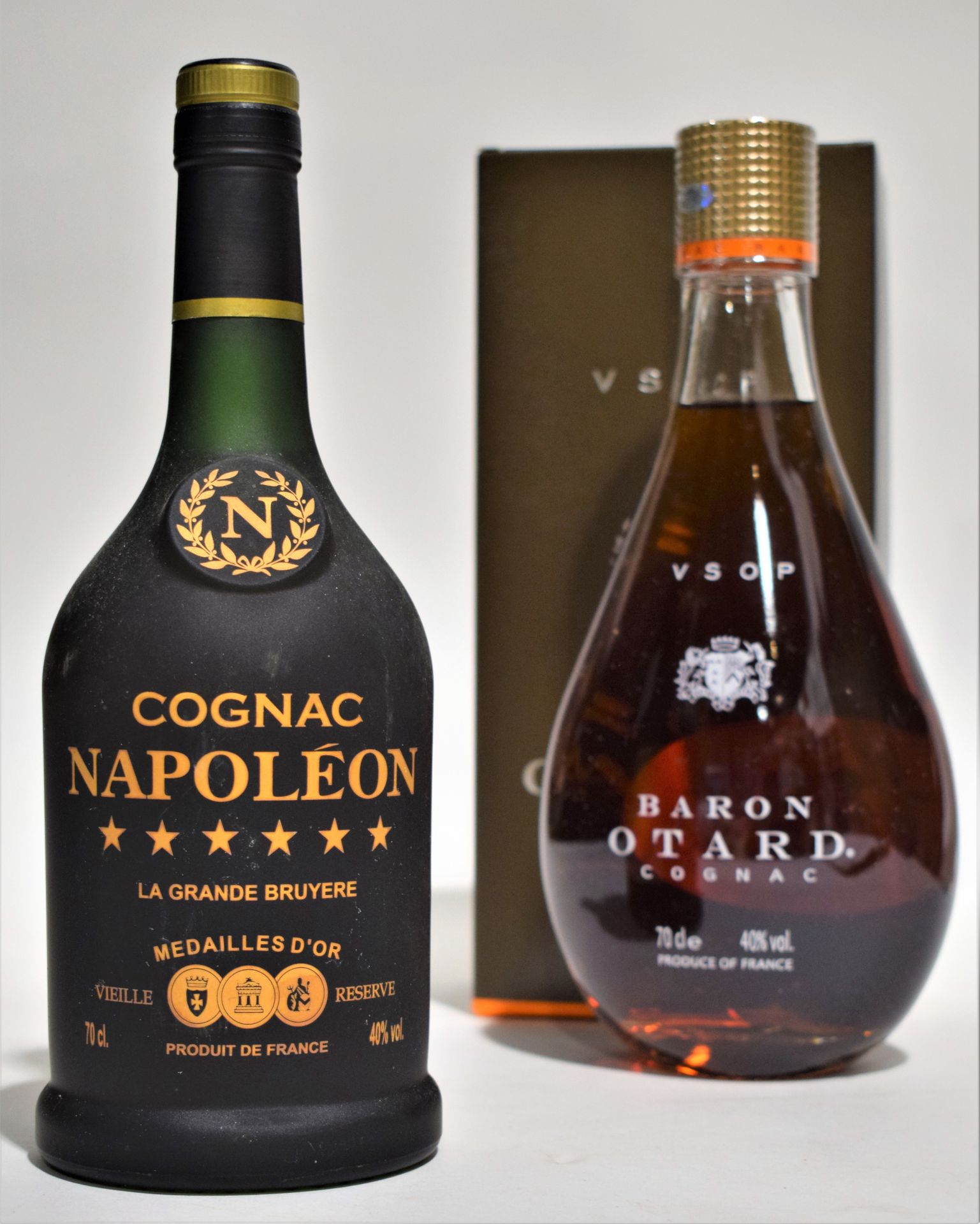 Null (COGNAC) Lote de 2 botellas: 1. Baron OTARD, VSOP, 750ml, caja original, 2.&hellip;