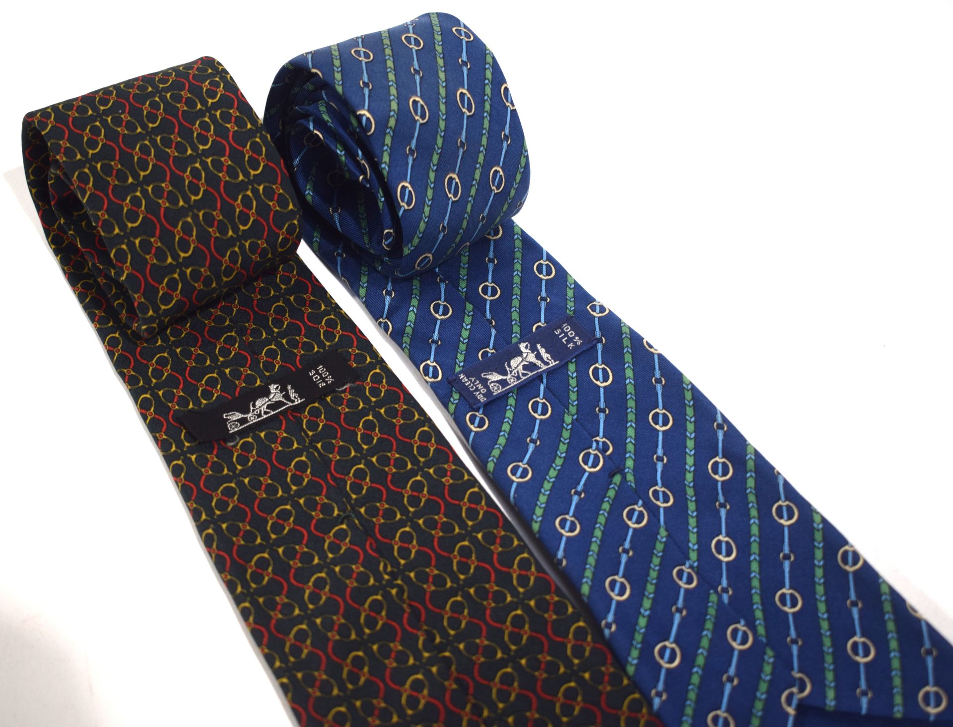 Null (HERMES) Set of 2 HERMES ties 100% silk, with buckles and stirrups pattern,&hellip;