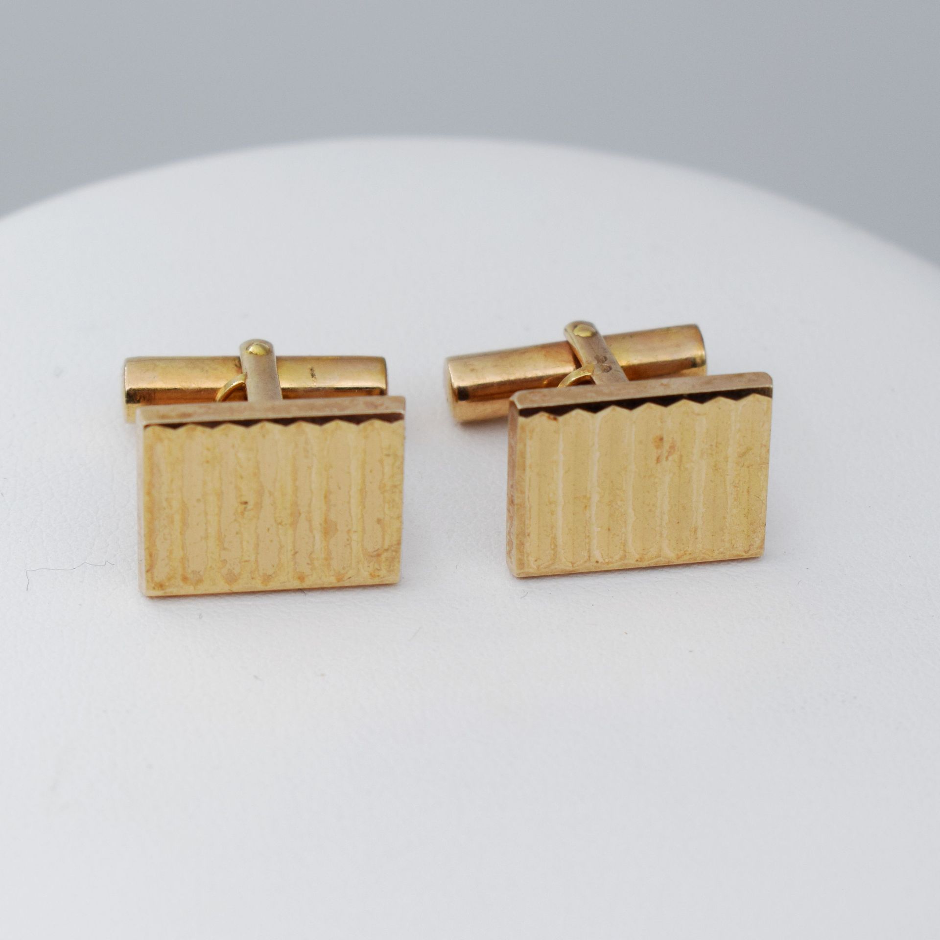 Null Pair of cufflinks in 18Kt yellow gold, weight 5.66 g