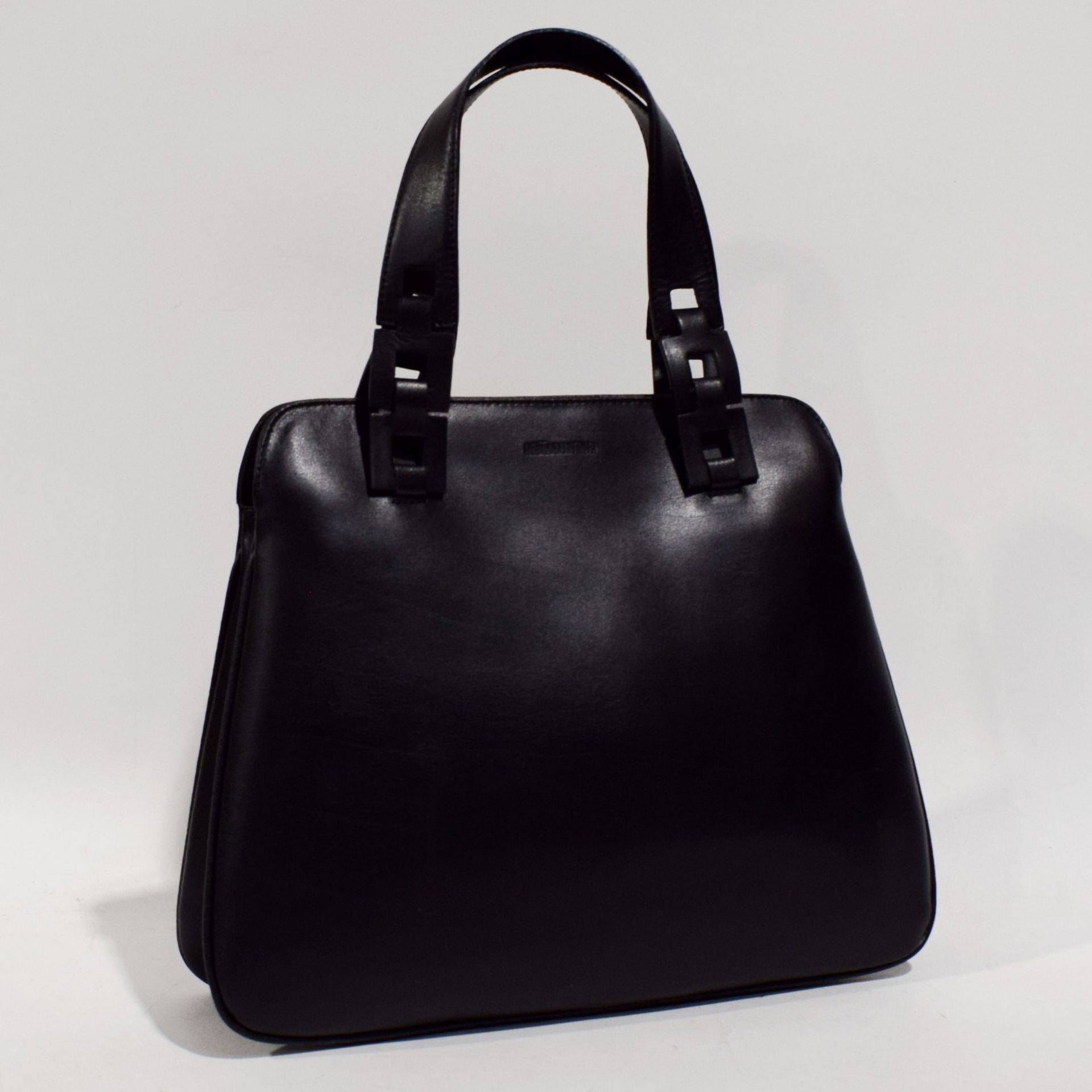 Null LE TANNEUR
LE TANNEUR Handtasche aus schwarzem Leder (#MAR 83), Druckknopfv&hellip;