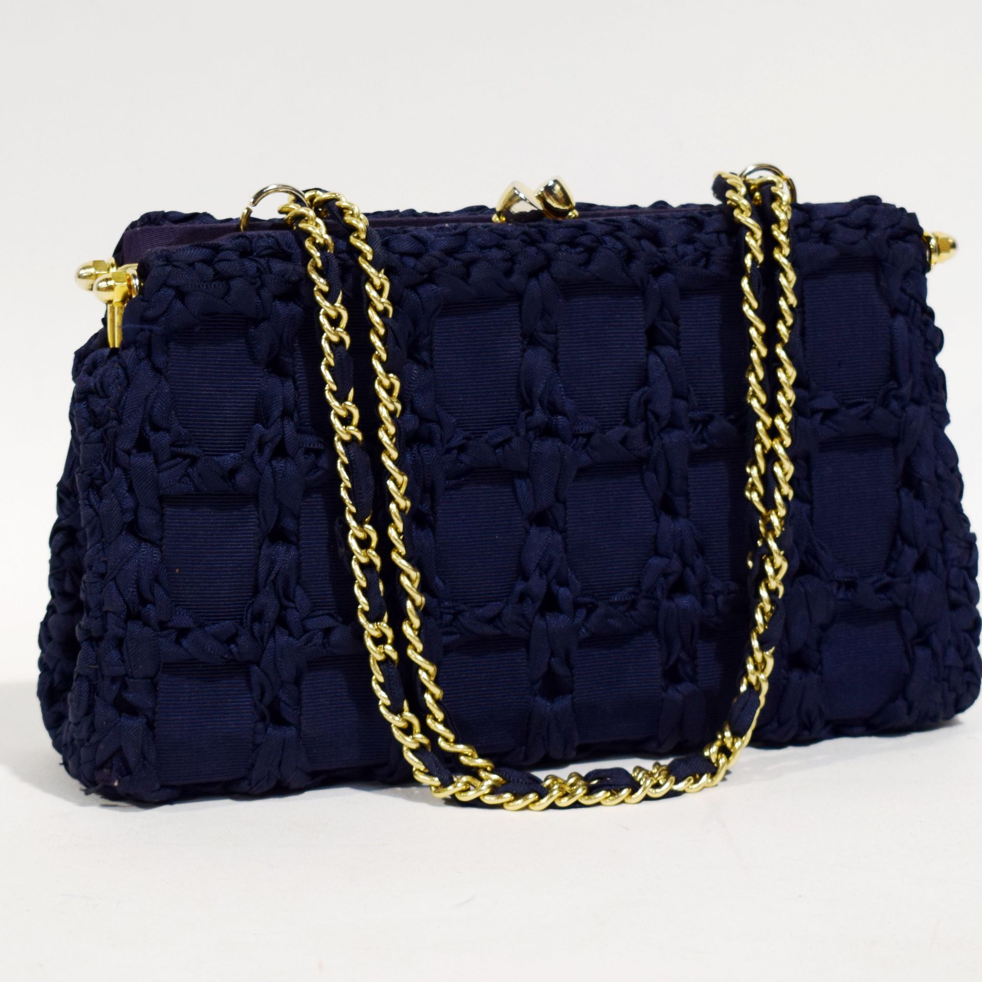 Null AZZARO
Shoulder or hand bag by Loris AZZARO, navy blue, woven chain, with z&hellip;