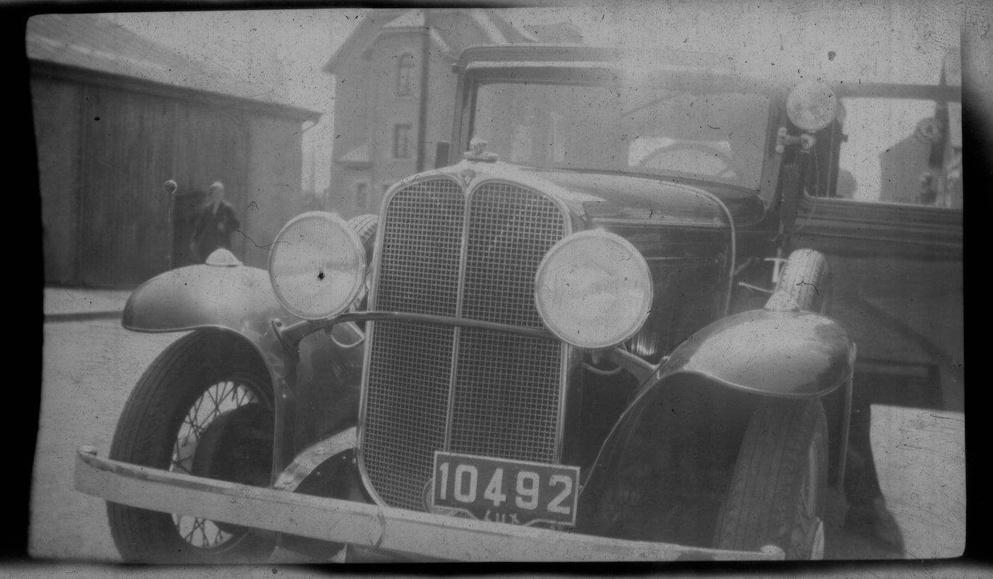 Null (AUTO) Negative of a photograph of a Luxembourg-registered car, a PONTIAC B&hellip;