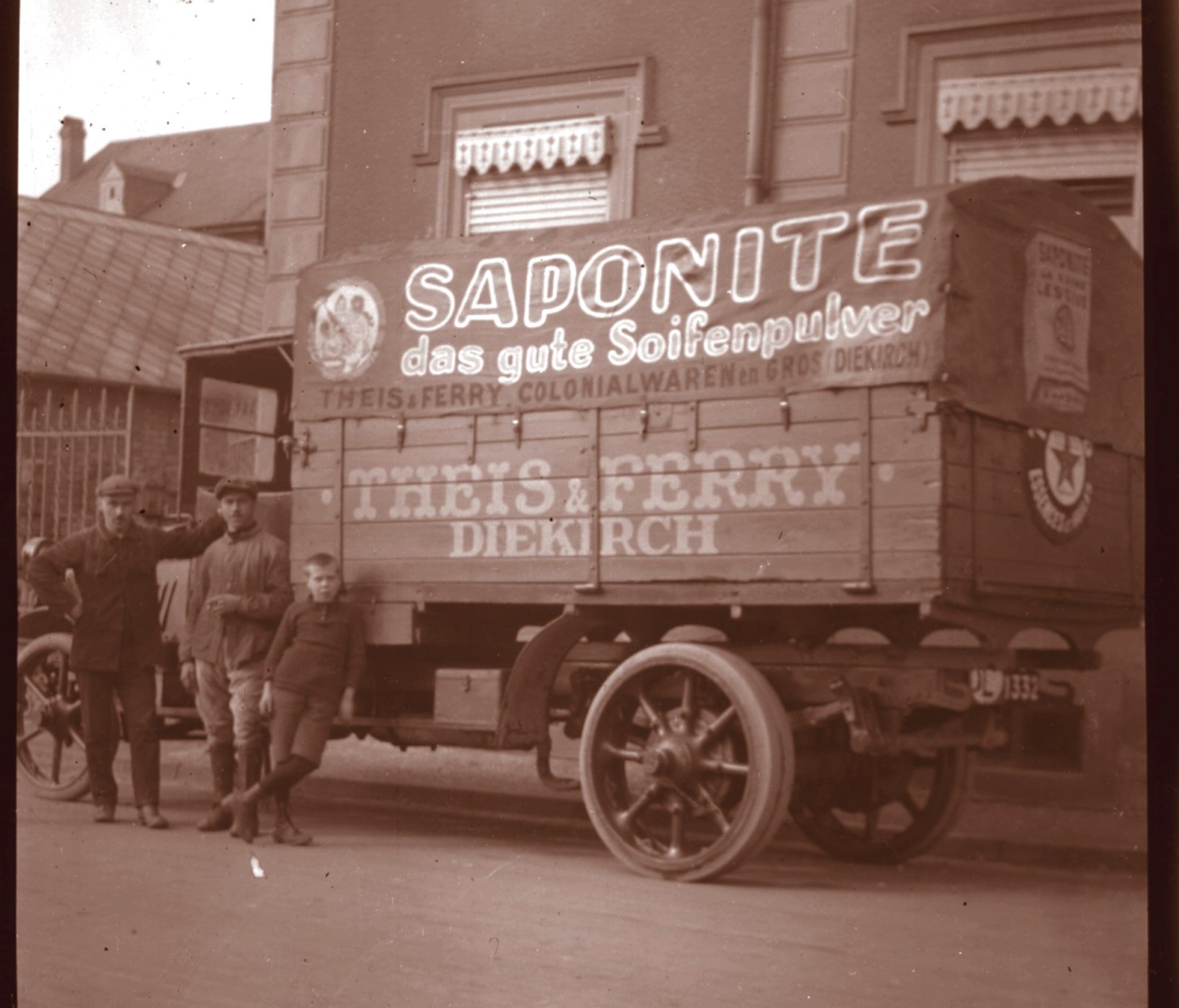 Null (AUTO) 卢森堡注册的货车照片底片，"THEIS FERRY denrées coloniales"，约1920年，由Muller-Fromes在&hellip;