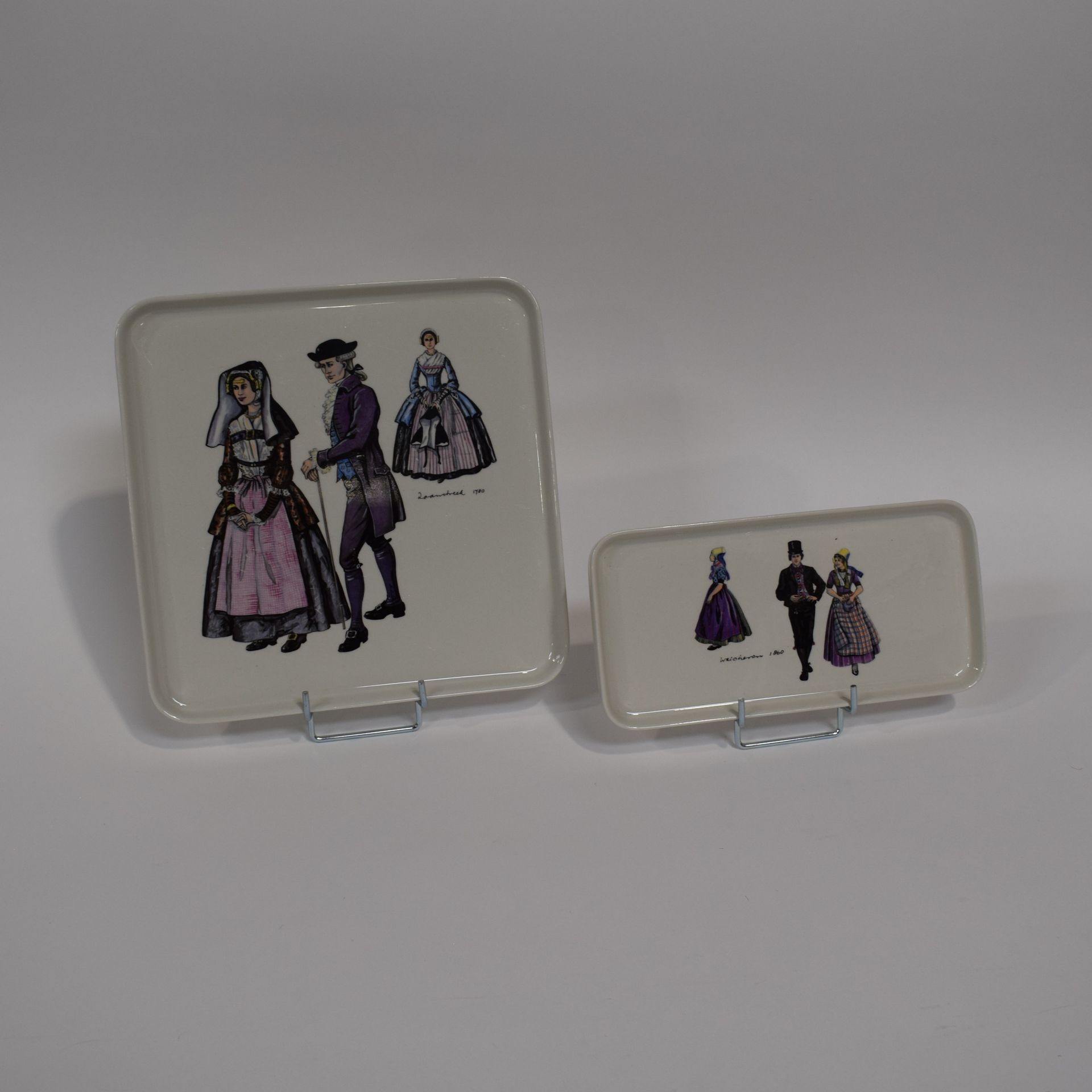Null (VILLEROY BOCH) Reunion of a small rectangular dish (13 x 26 cm) and a larg&hellip;