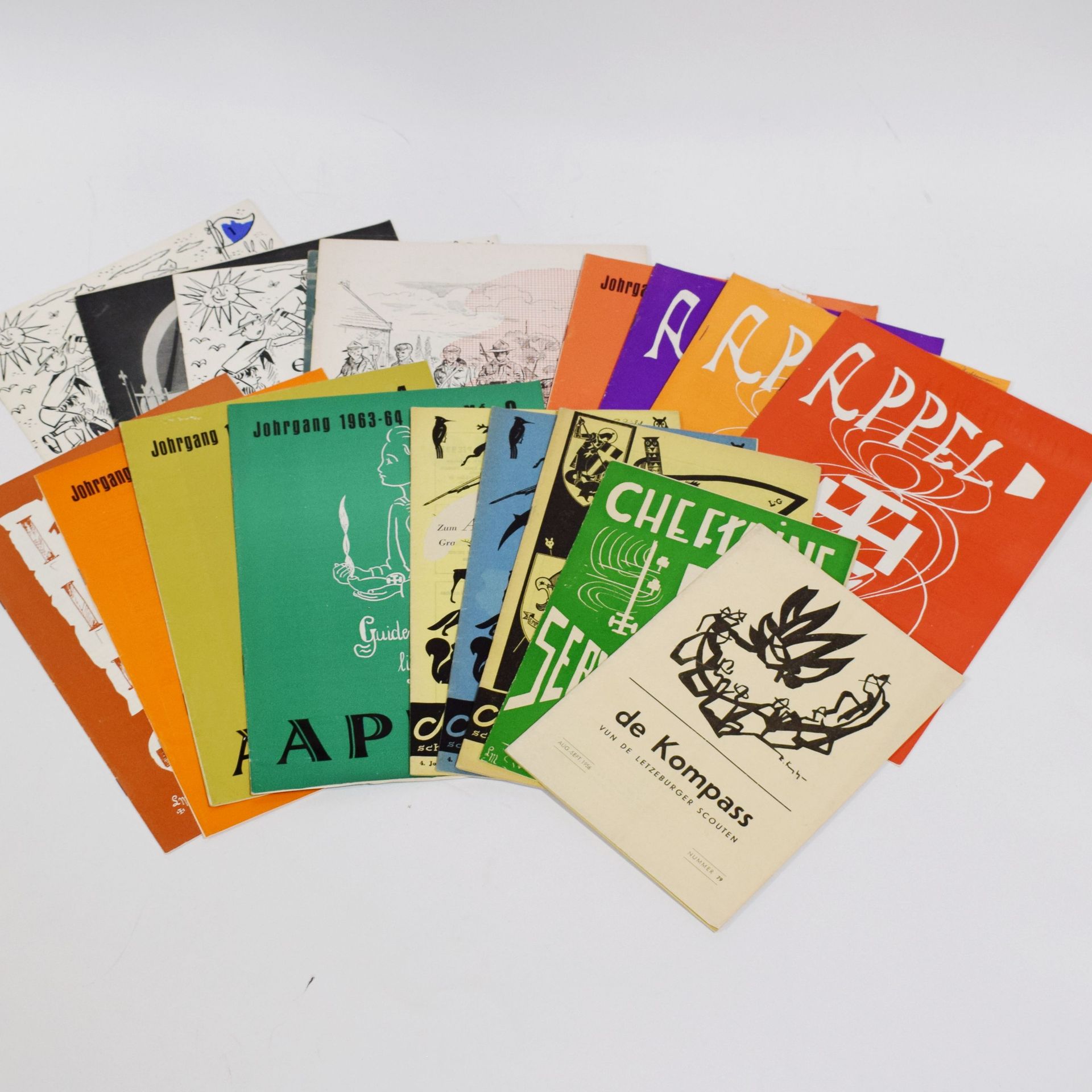 Null (SCOUT)收集各种童子军期刊的问题：1.Cheftaine #8，从1964/65，2.De Kompass vun de Letzeburger&hellip;