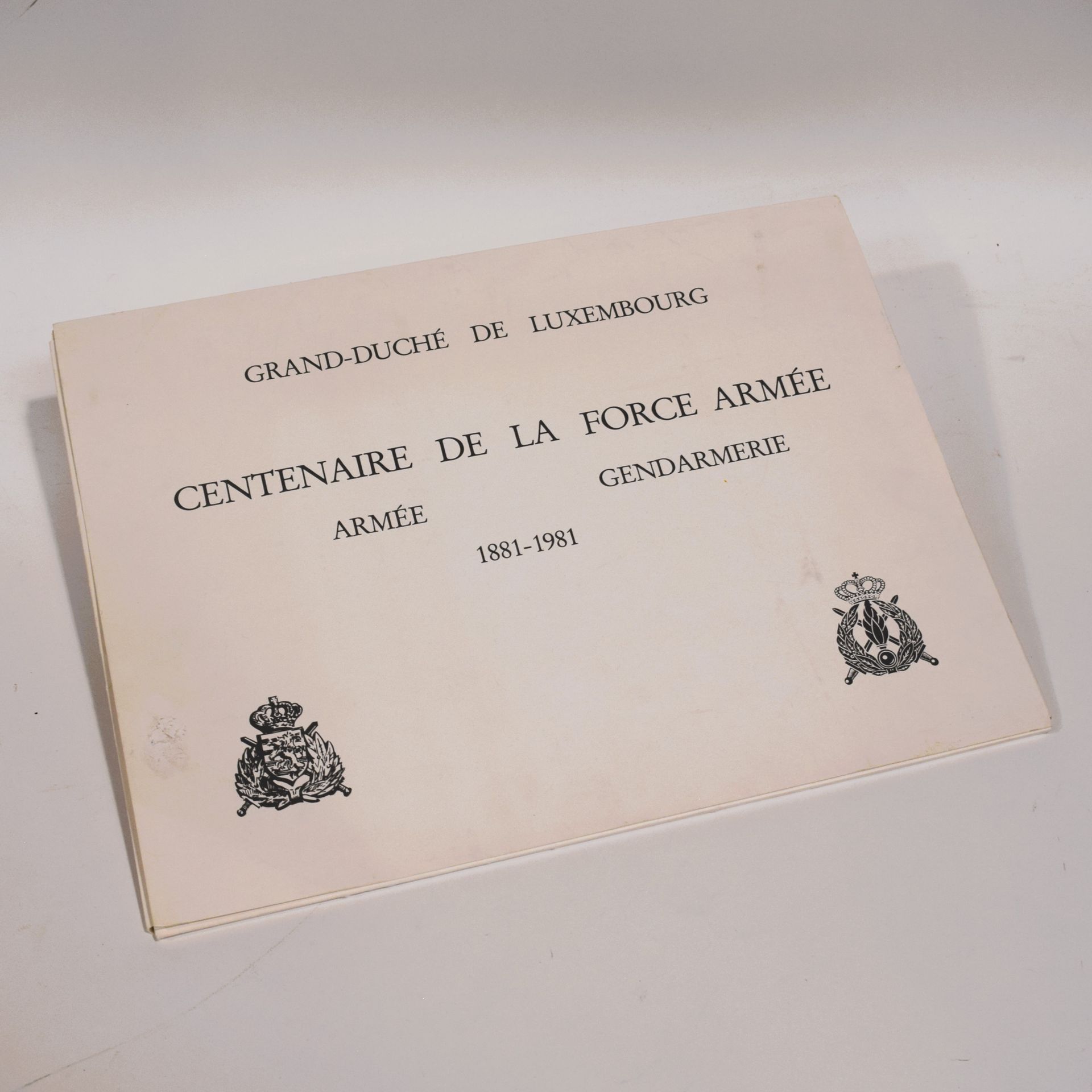 Null (ARMÉE) Portfolio du Centenaire de la Force Armée comportant les 14 sérigra&hellip;