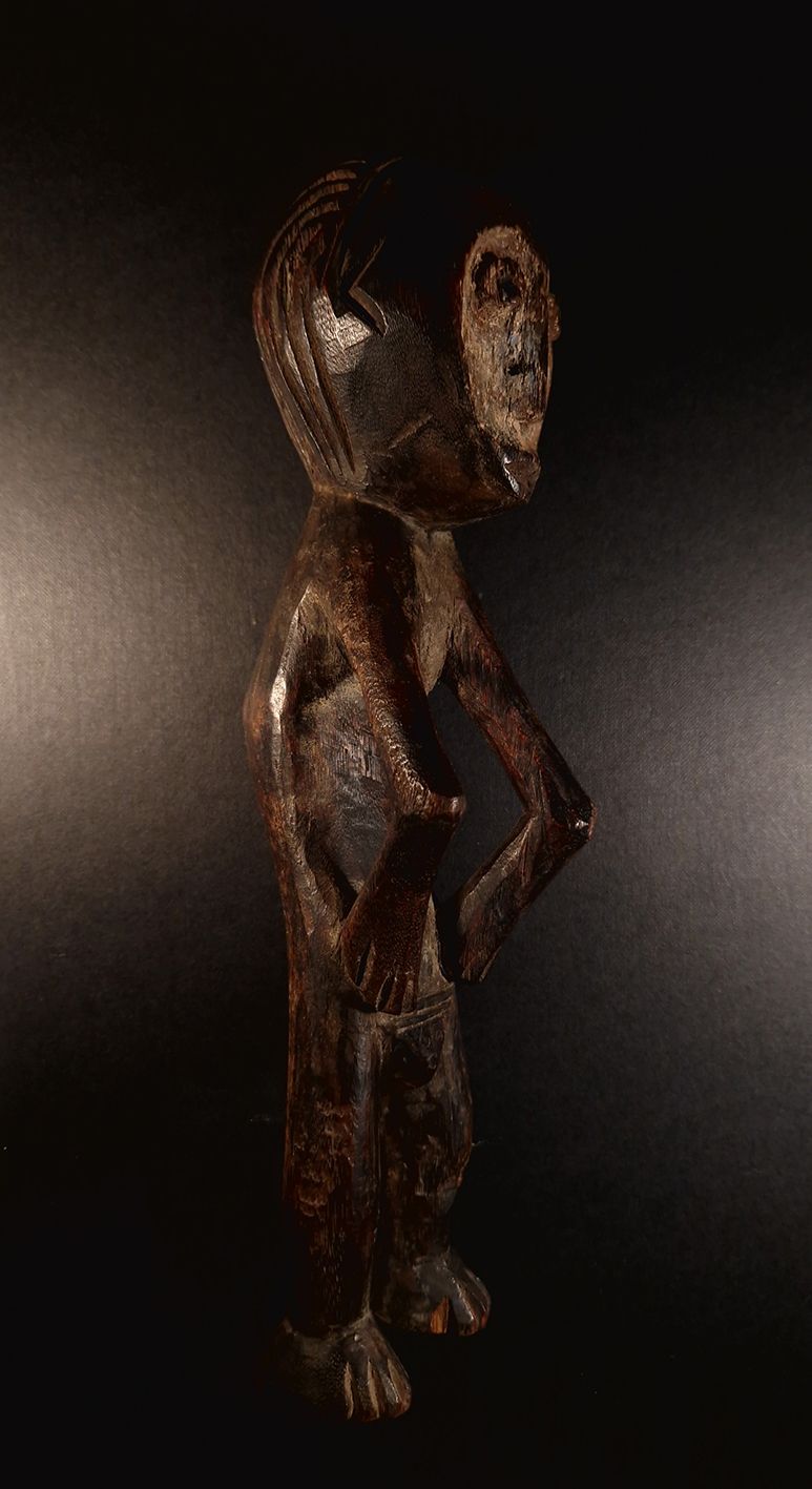 Null Afrique. Très belle statuette anthropomorphique Mbolé (Congo).
La physionom&hellip;