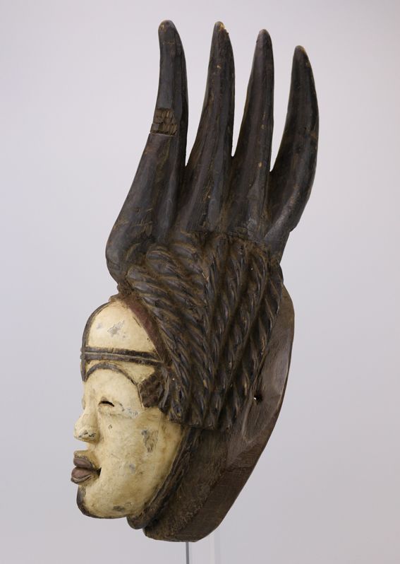 Null Un exceptionnel masque PUNU (Gabon) doté d'une remarquable coiffe sommitale&hellip;