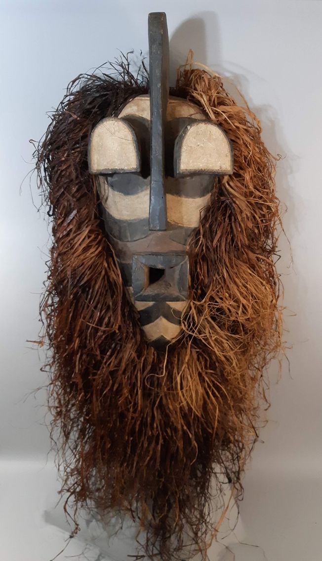 Null Afrika. Außergewöhnliche Maske der Songye.
Die Songye sind ein zentralafrik&hellip;