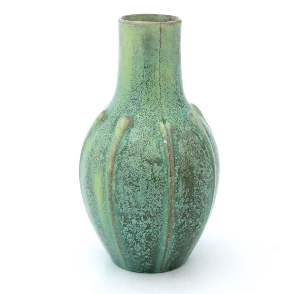 Null 皮尔金顿，皇家兰开斯特凝固乳白釉花瓶，约1911年，肋骨模塑肩部形式，黄绿色覆盖棕色，有印记，2795，高18.5厘米