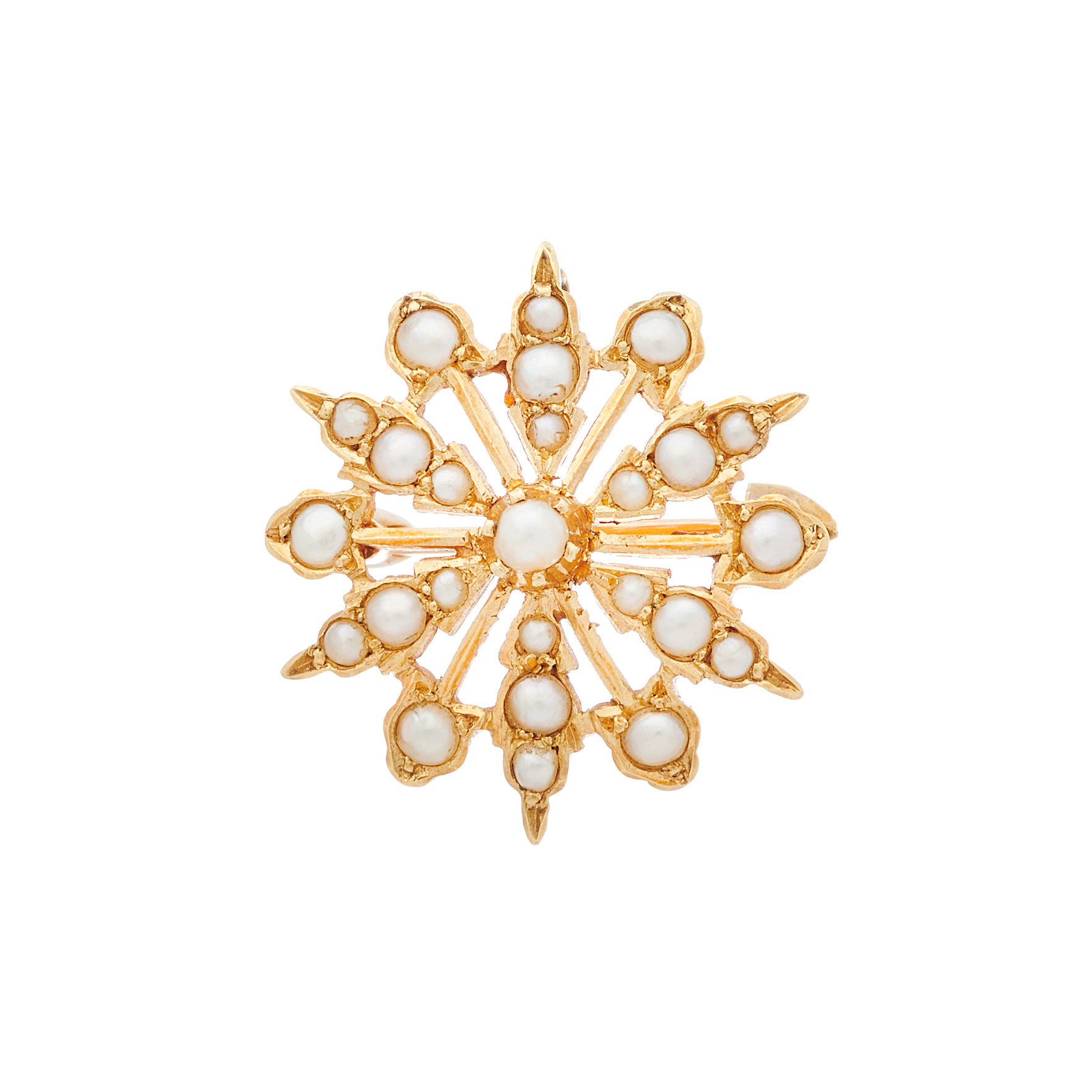 Null Broche de oro de mediados del siglo XX con perla partida, diseño calado, es&hellip;