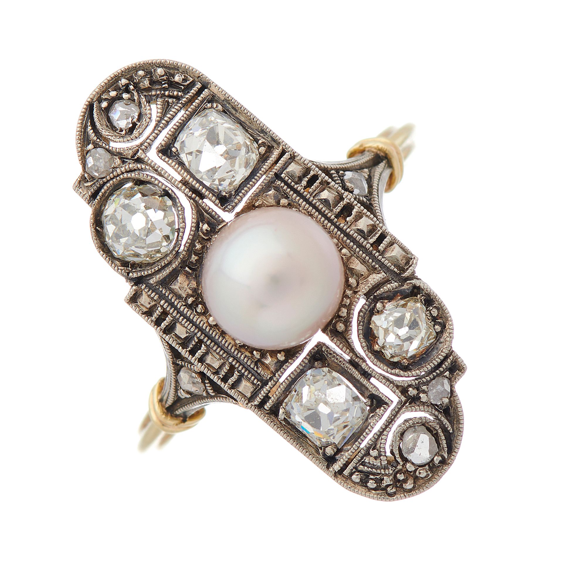 Null 一枚20世纪早期的14K金珍珠和老式切割钻石镂空礼服戒指，珍珠长约6.5毫米，估计钻石总重0.60克拉，J-K色，VS净度，爱沙尼亚标记，戒指尺寸为M&hellip;