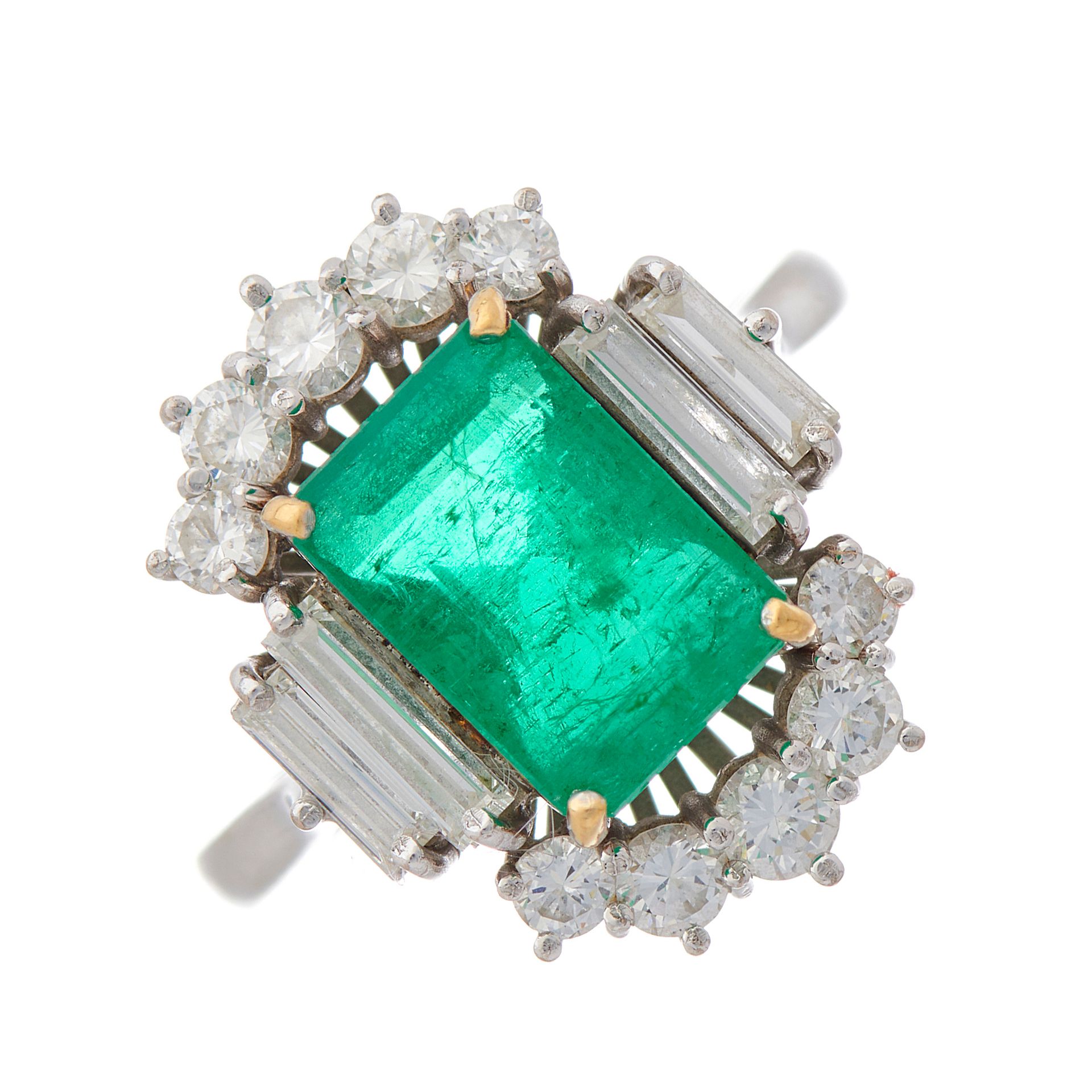 Null Ein 18ct Gold Smaragd und vari-cut Diamant Kleid Ring, Smaragd geschätztes &hellip;