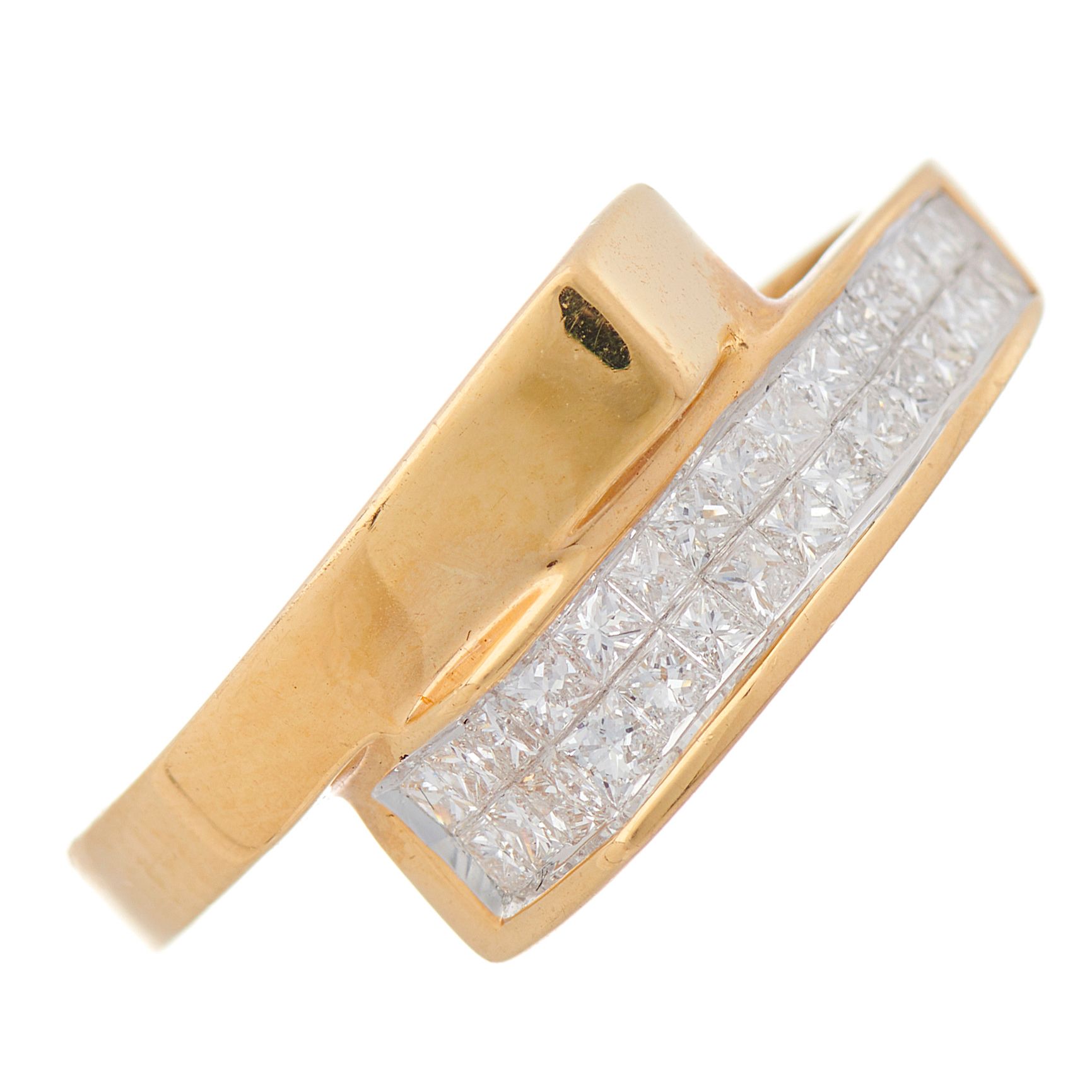 Null Un anello in oro 18ct con diamante, peso totale del diamante 0.50ct, colore&hellip;
