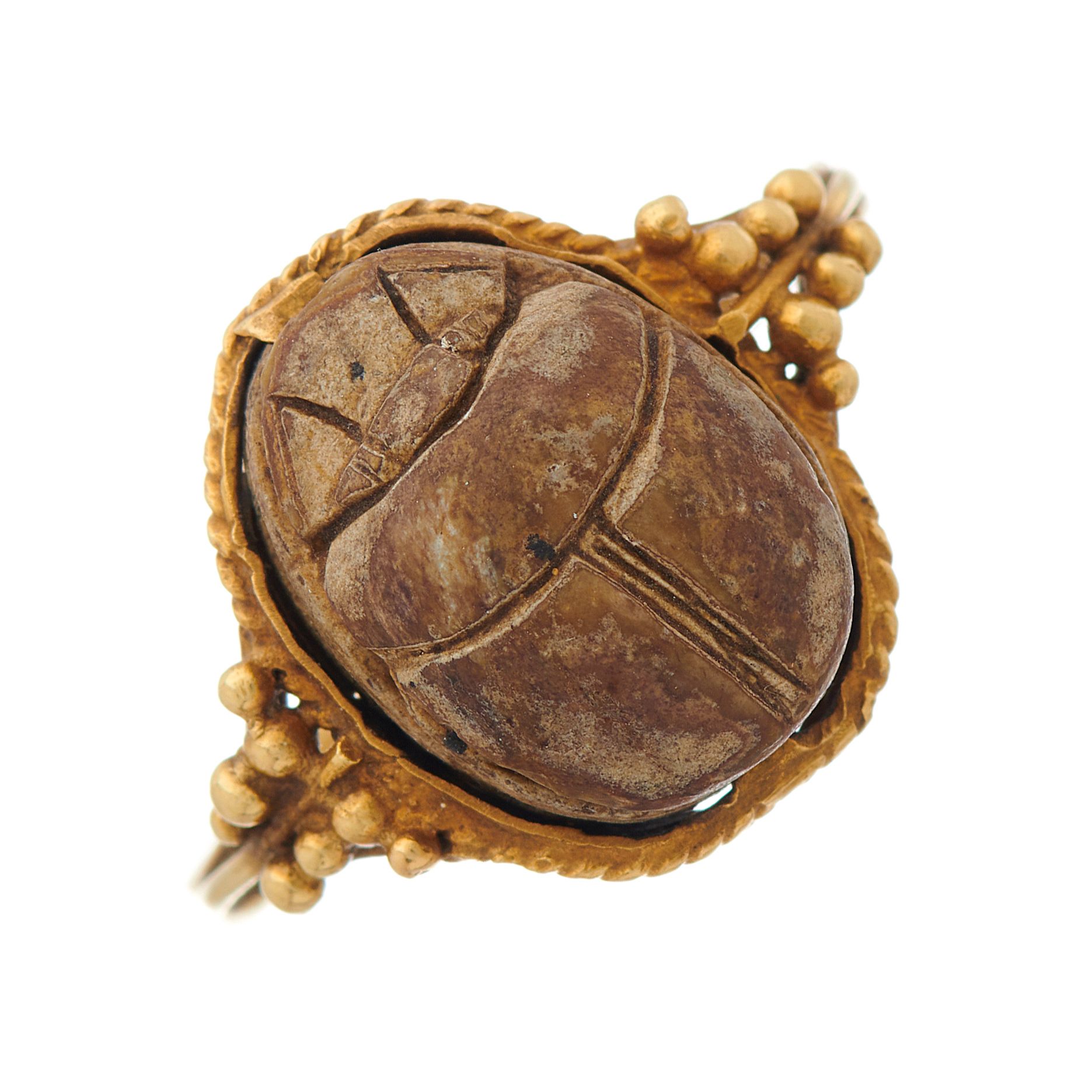 Null 一枚古埃及复兴时期的黄金辉石甲虫戒指，肩部有珠子装饰，戒指尺寸为Q，重2.8克 - 总体状况良好-表面磨损和划痕与年代相符-辉石甲虫状况良好，有一些擦&hellip;