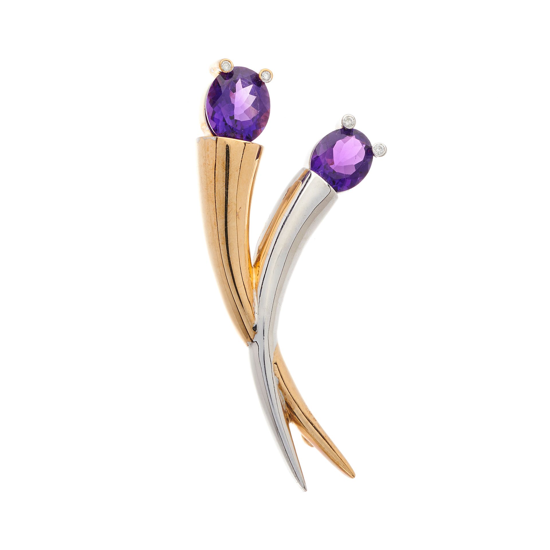 Null 一枚18K金椭圆型紫水晶和明亮型切割钻石双色喷雾胸针，长6厘米，重18克 - 整体状况良好 - 紫水晶搭配得很好，呈深而鲜艳的紫色，净度良好 - 紫水&hellip;