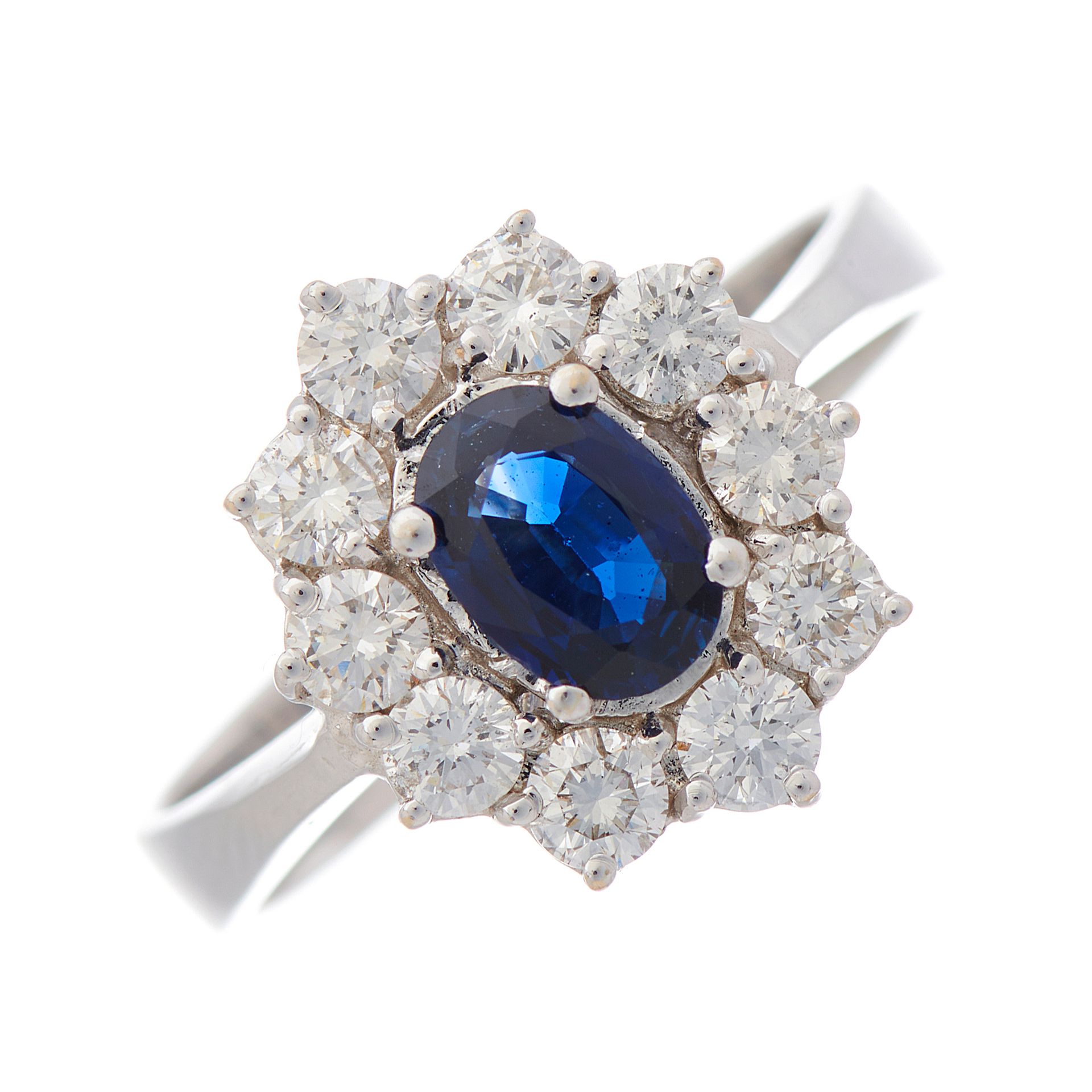 Null 一枚18K金蓝宝石和明亮式切割钻石群镶戒指，蓝宝石约重0.70克拉，钻石约重1克拉，颜色为H-I，净度为VS2-SI1，戒托印有750，戒指尺寸为S，&hellip;