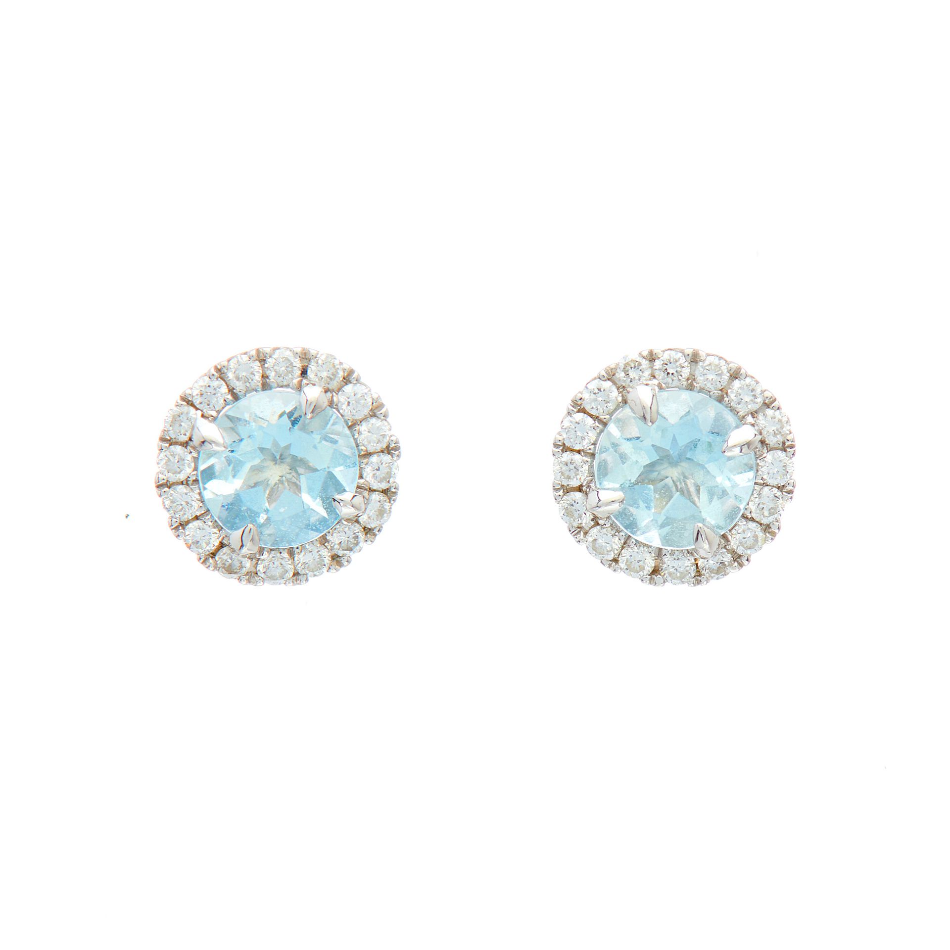 Null A pair of 18ct gold aquamarine and brilliant-cut diamond cluster stud earri&hellip;