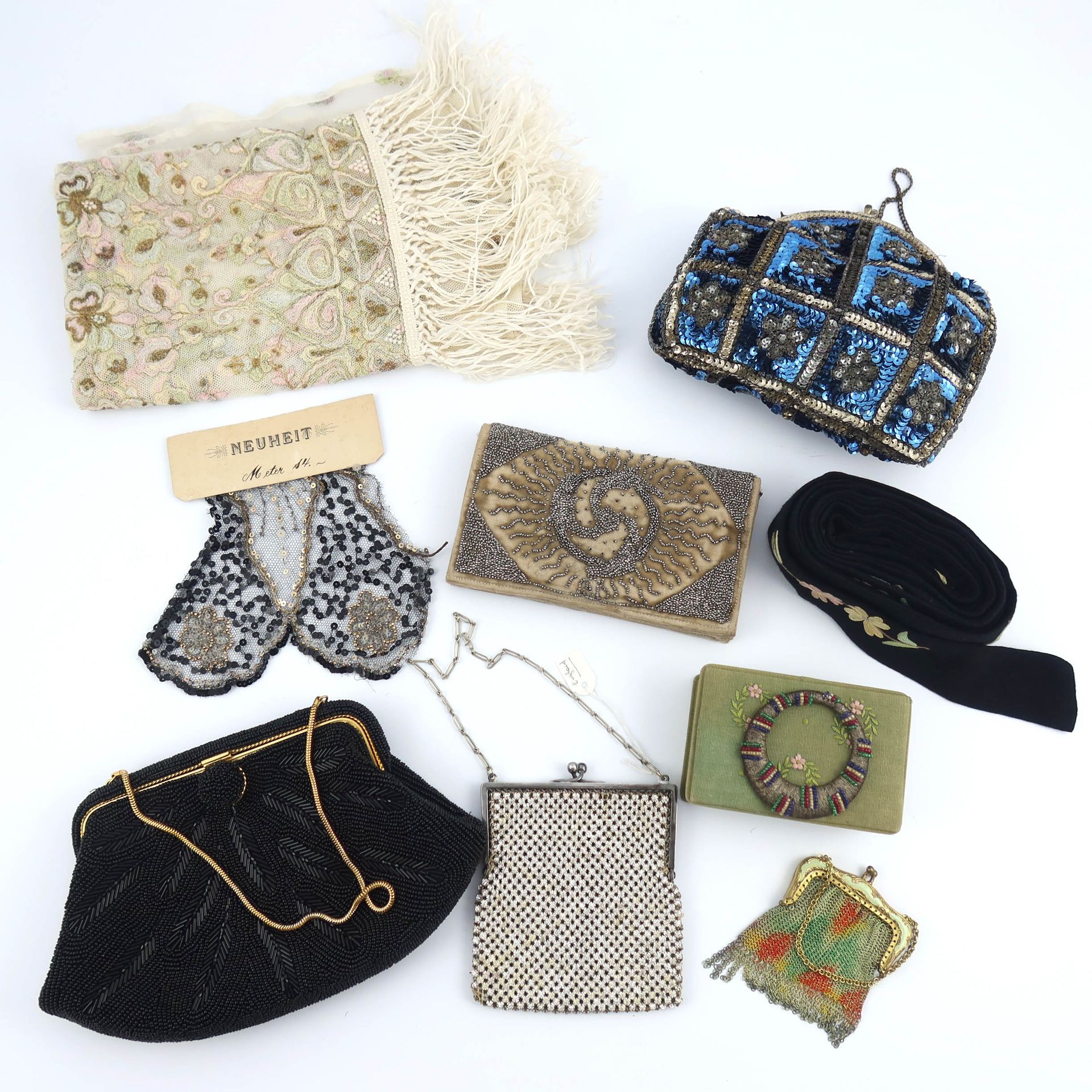 Null sacs et accessoires de soirée des 19e et 20e siècles, comprenant un sac de &hellip;