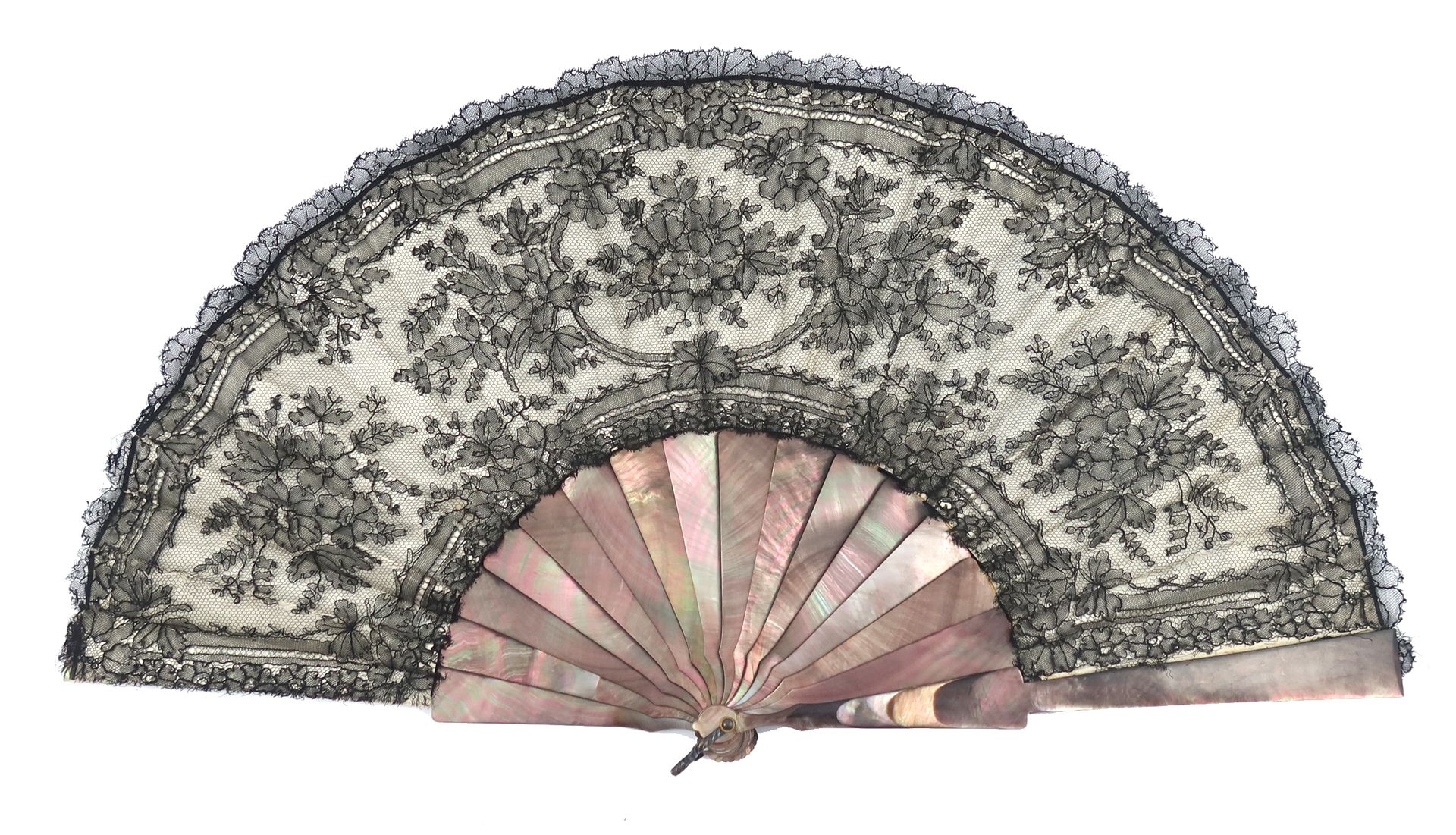 Null A third quarter 19th century black Chantilly lace fan, the lace with a back&hellip;