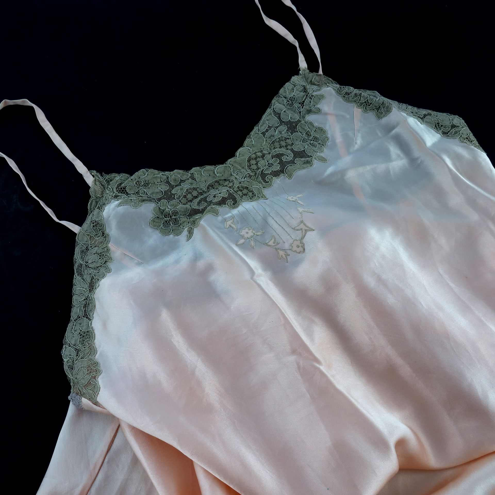 Null Lingerie : des années 20 aux années 40, une sélection de vêtements de nuit &hellip;