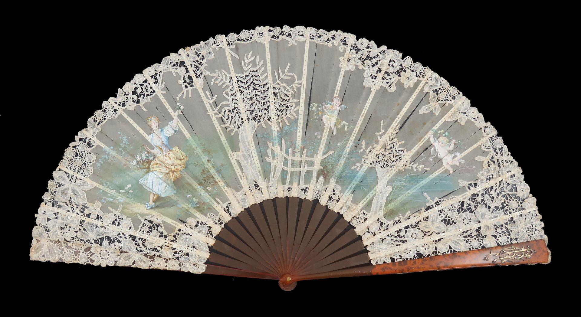 Null A large late 19th century Brussels lace fan, the plain monture of resin or &hellip;