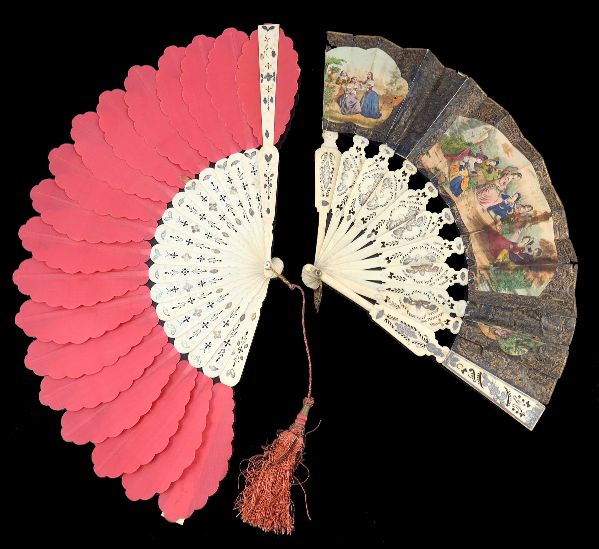 Null 一把19世纪的Jenny Lind或Palmette的扇子，骨质扇子上有轻微的刻痕，有镀金的装饰，叶子上有扇形，粉红色的丝质，护手长约10.75英寸或&hellip;