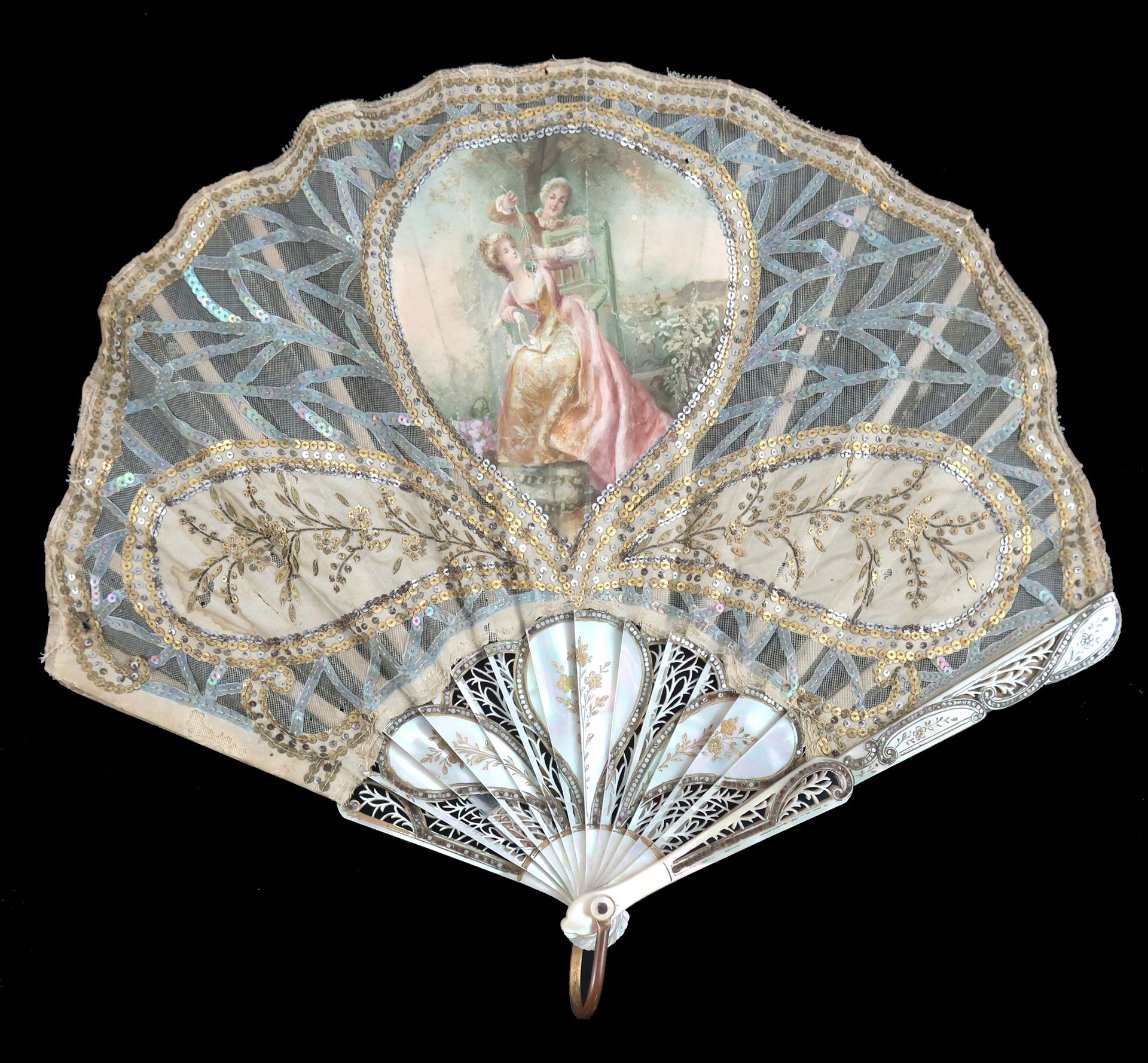 Null A small Art Nouveau fan of fontange form, the monture of white mother of pe&hellip;