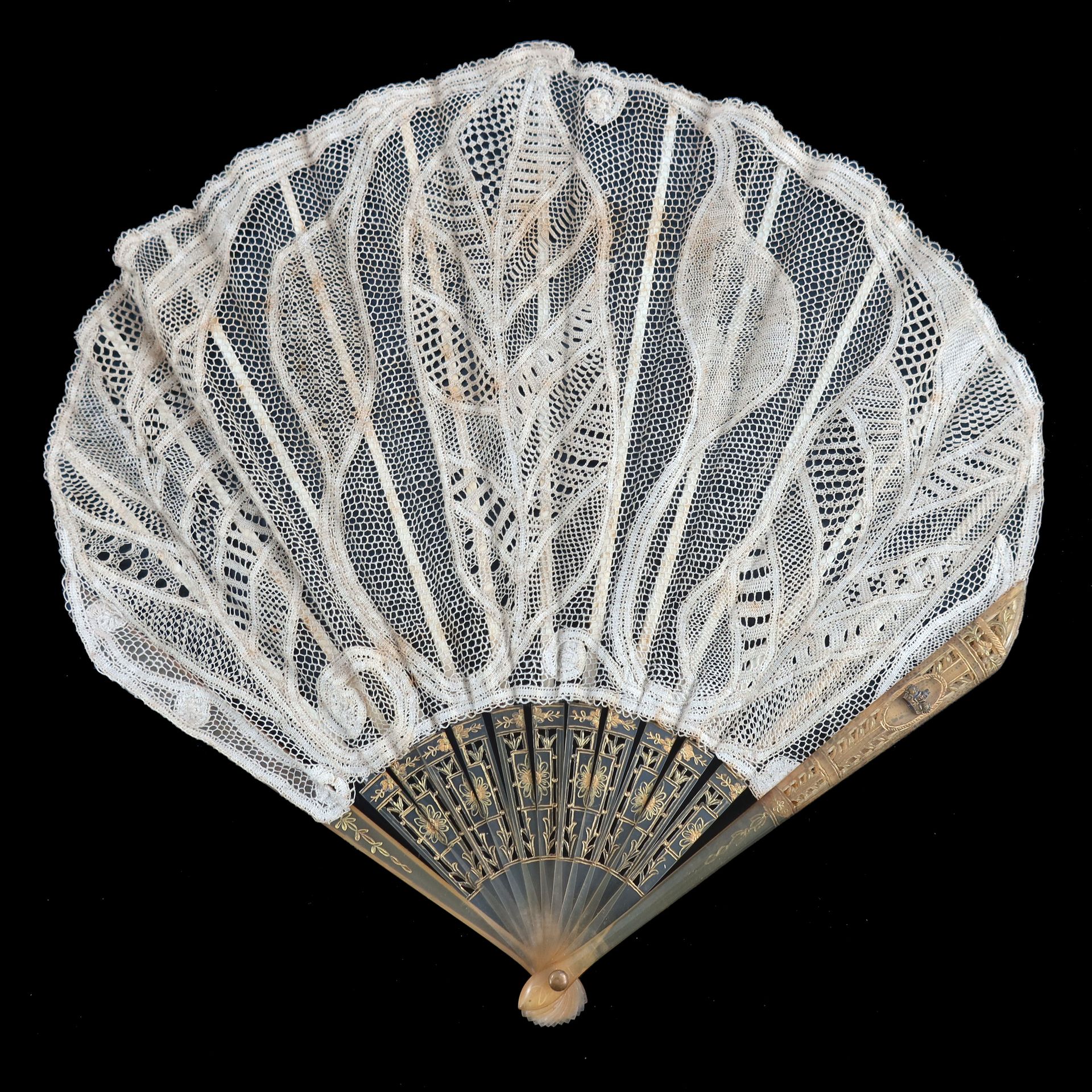 Null Circa 1900 to 1915, an unusual lace fan in fontange form, the monture of ca&hellip;