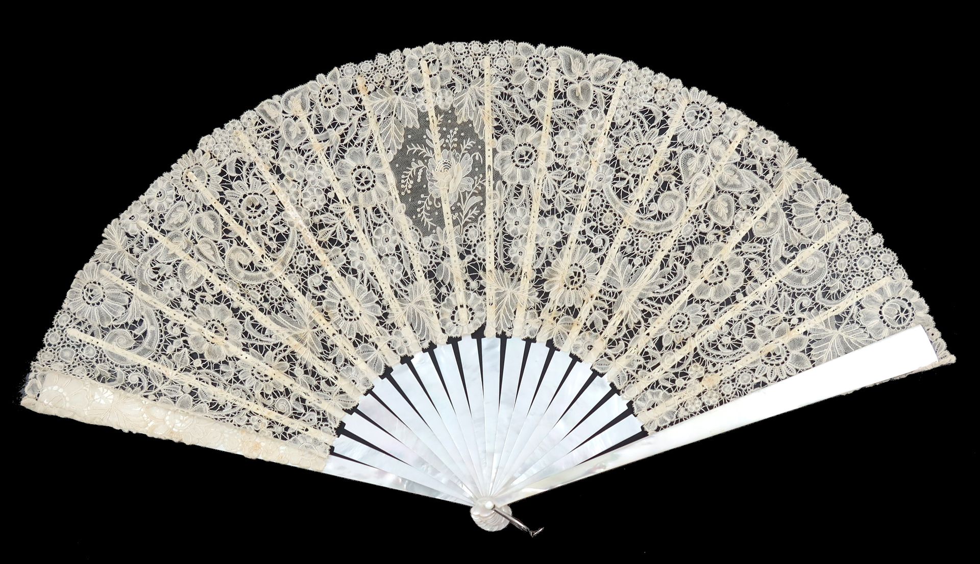 Null A large Mixed Brussels lace fan, the monture of white mother of pearl, c 18&hellip;